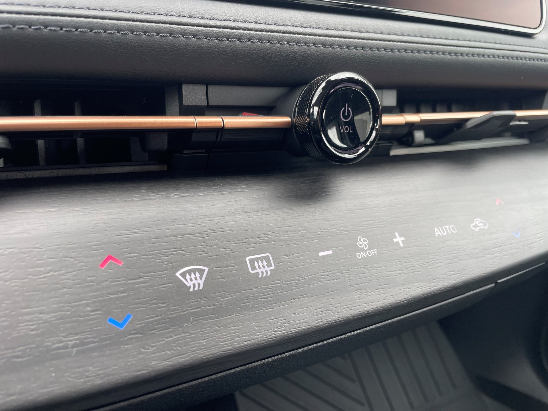 NISSAN Ariya 63 kWh Advance-image-13