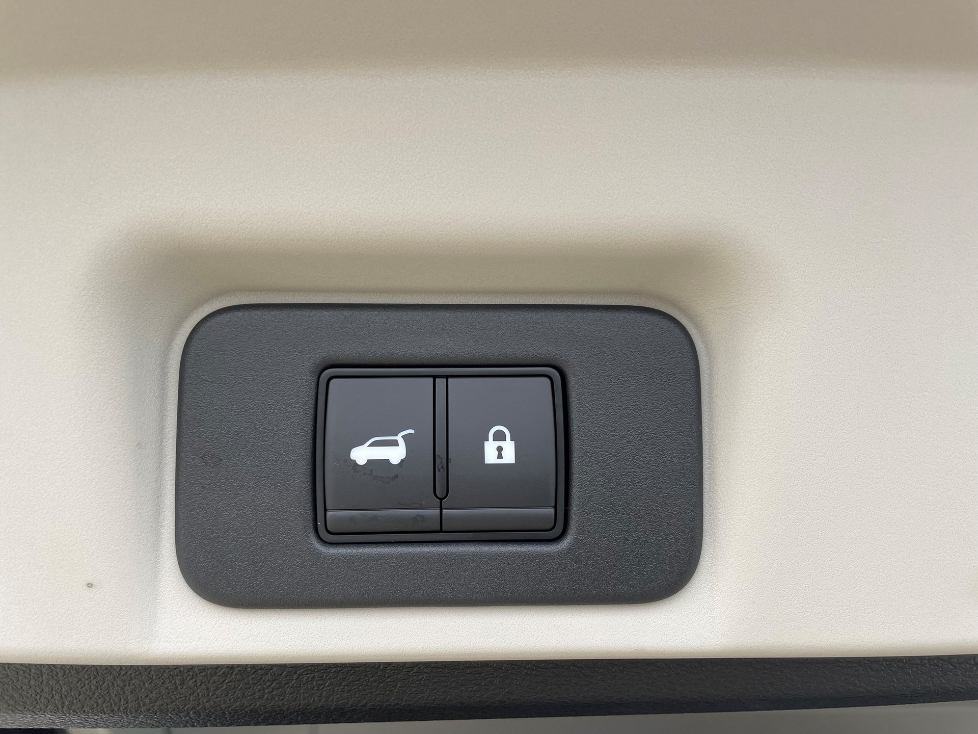 NISSAN Ariya 63 kWh Advance-image-22