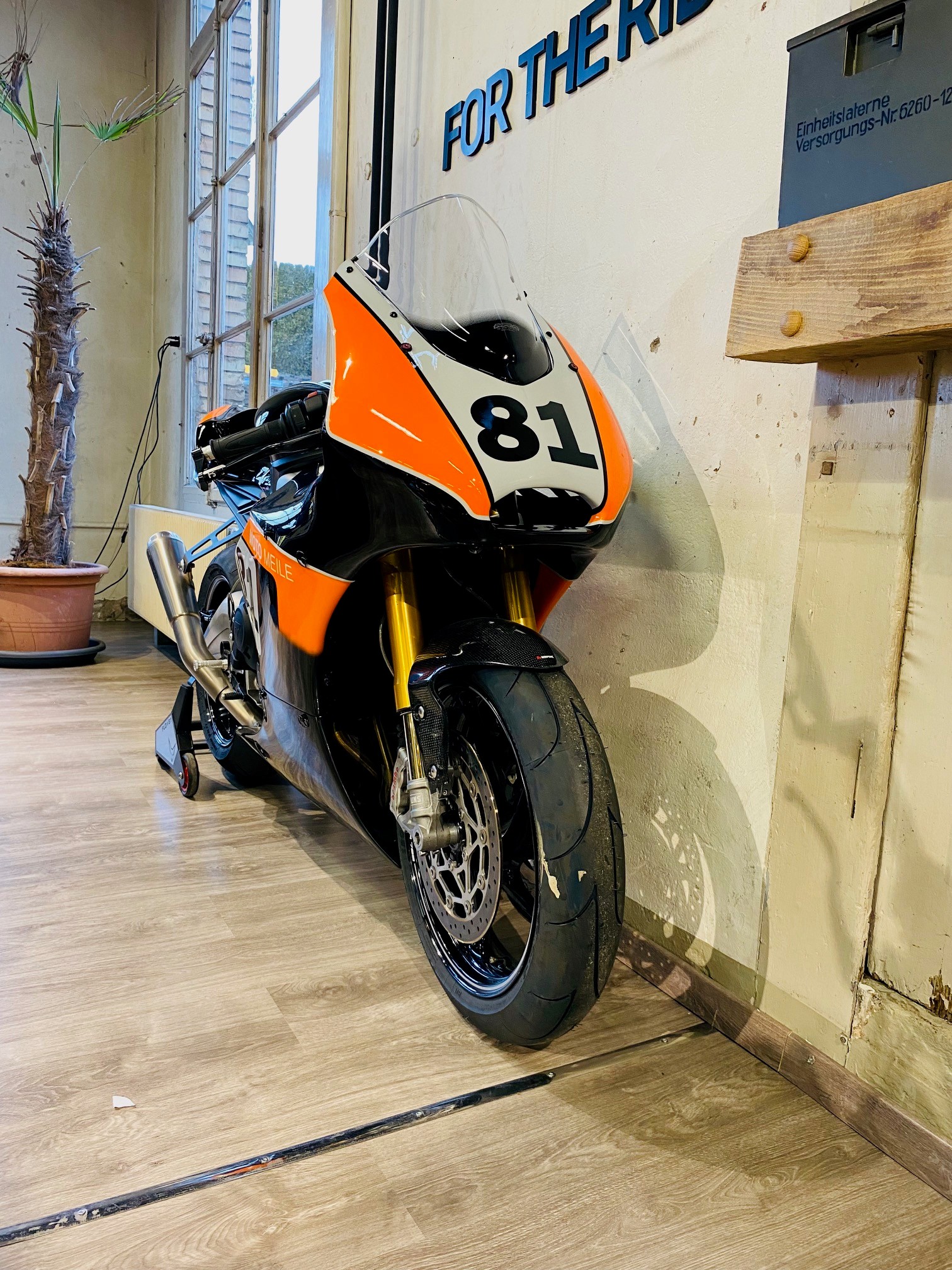 TRIUMPH 765 Moto 2-image-0