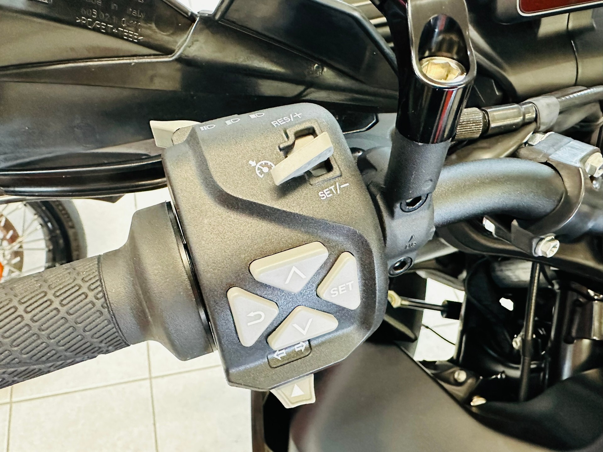 KTM 890 SMT-image-5