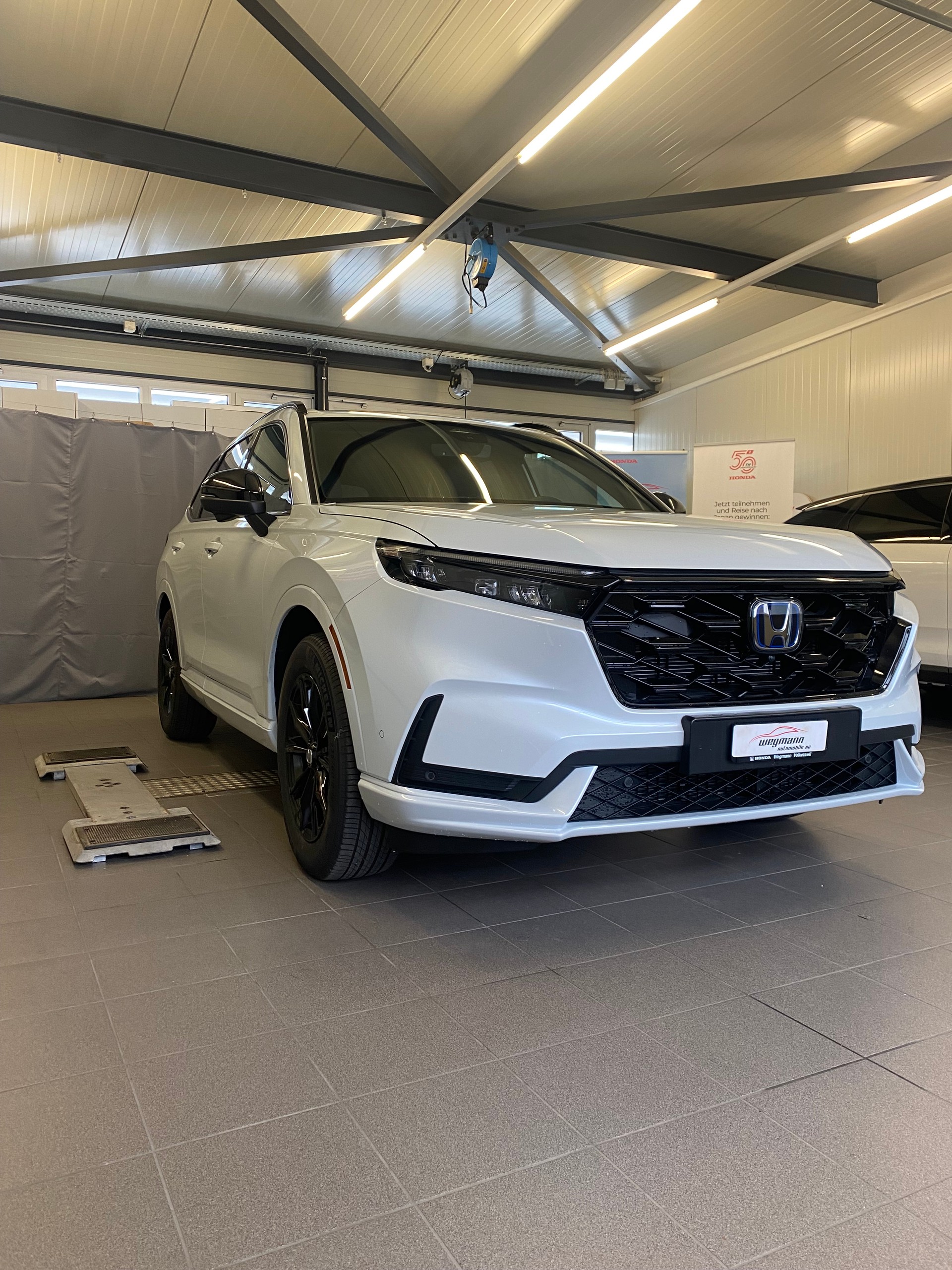 HONDA CR-V 2.0i MMD PHEV Advance 2WD Automatic-showroom-element-2