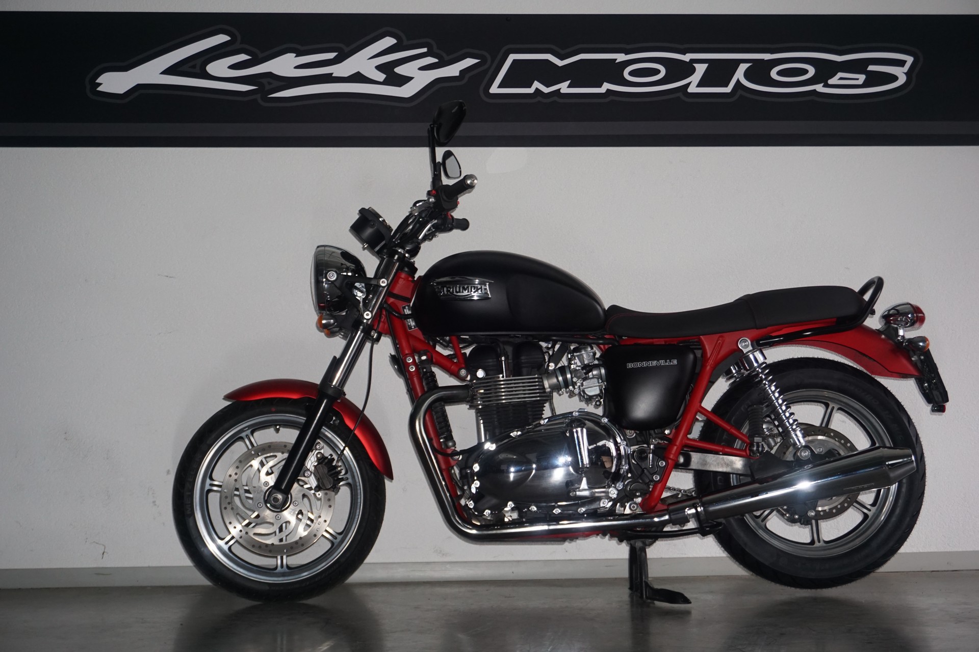 TRIUMPH Bonneville 900 i-image-0