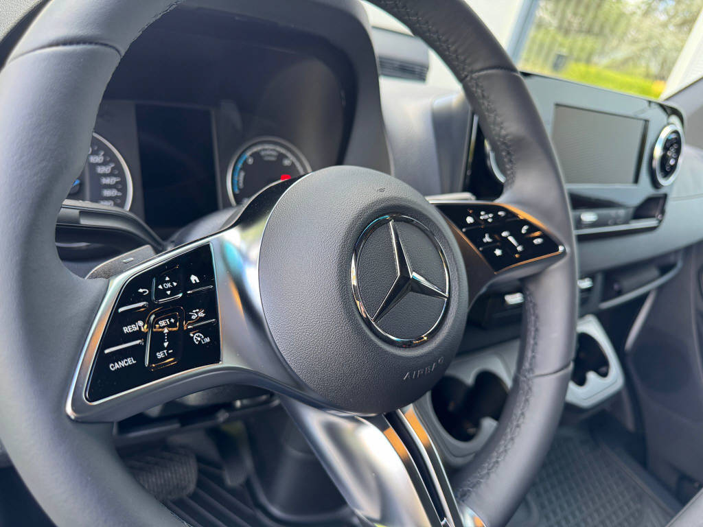MERCEDES-BENZ eSprinter 320 Kasten Pro Worker 3665 S 81 kWh-image-9