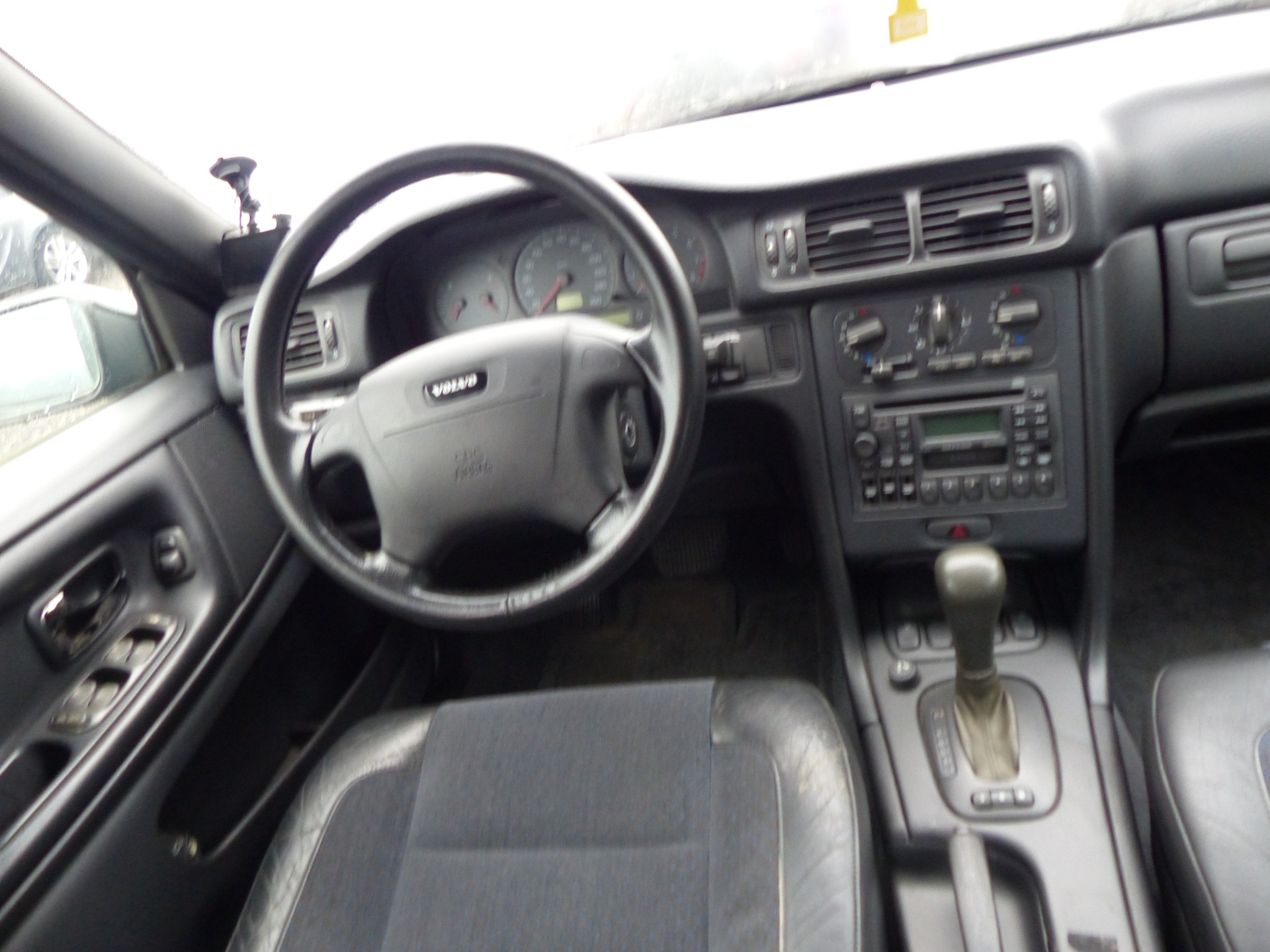 VOLVO V70 2.5 LPT AWD-image-9