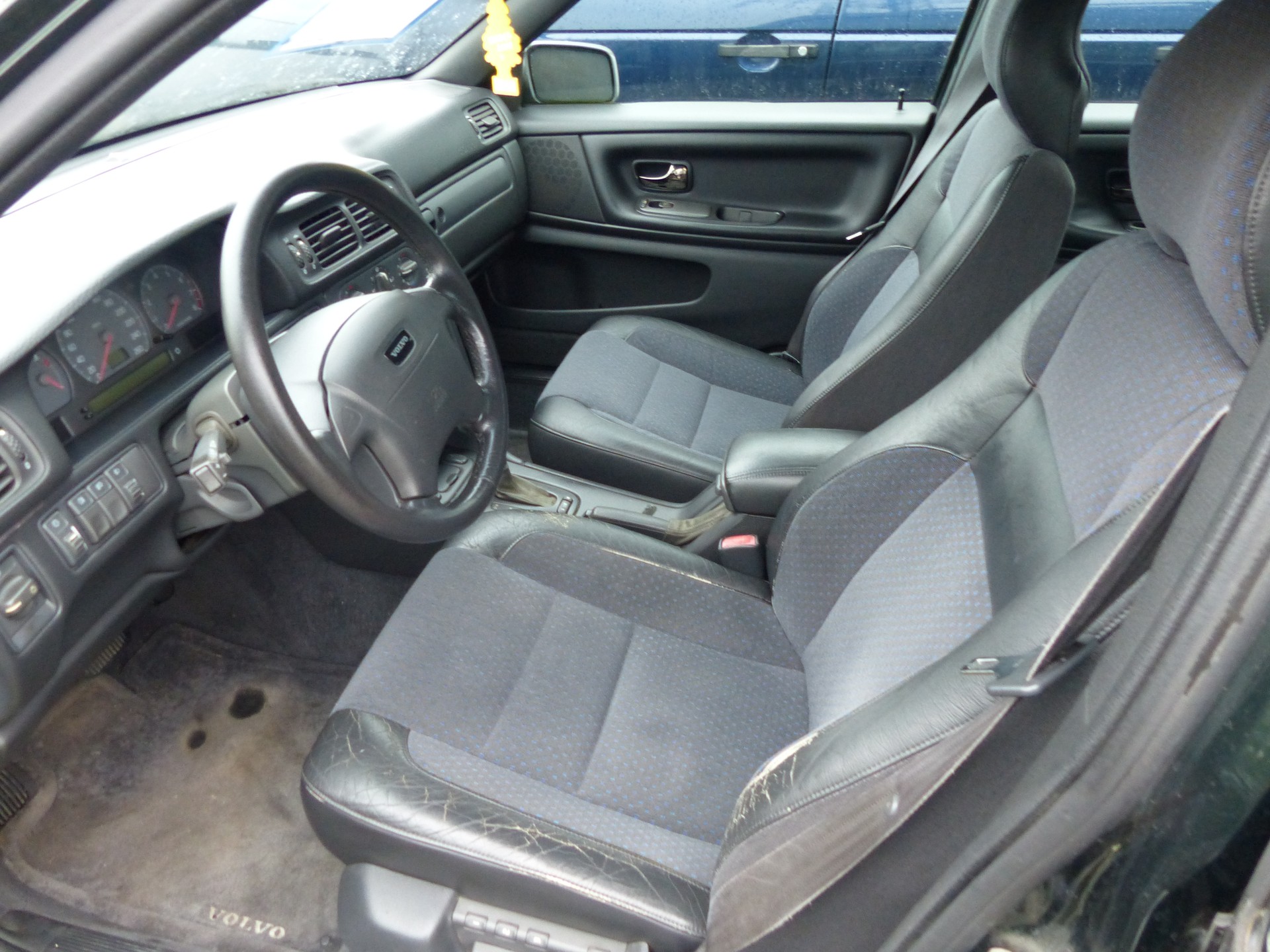 VOLVO V70 2.5 LPT AWD-image-12