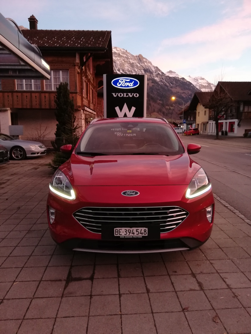 FORD Kuga (A) 2.5 Plug-in Hybrid Titanium-showroom-element-1