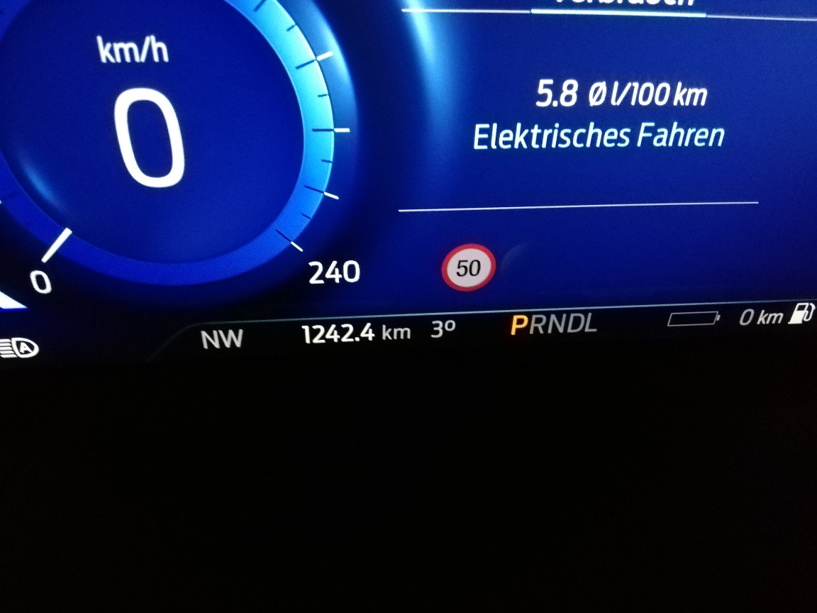 FORD Kuga (A) 2.5 Plug-in Hybrid Titanium-image-24
