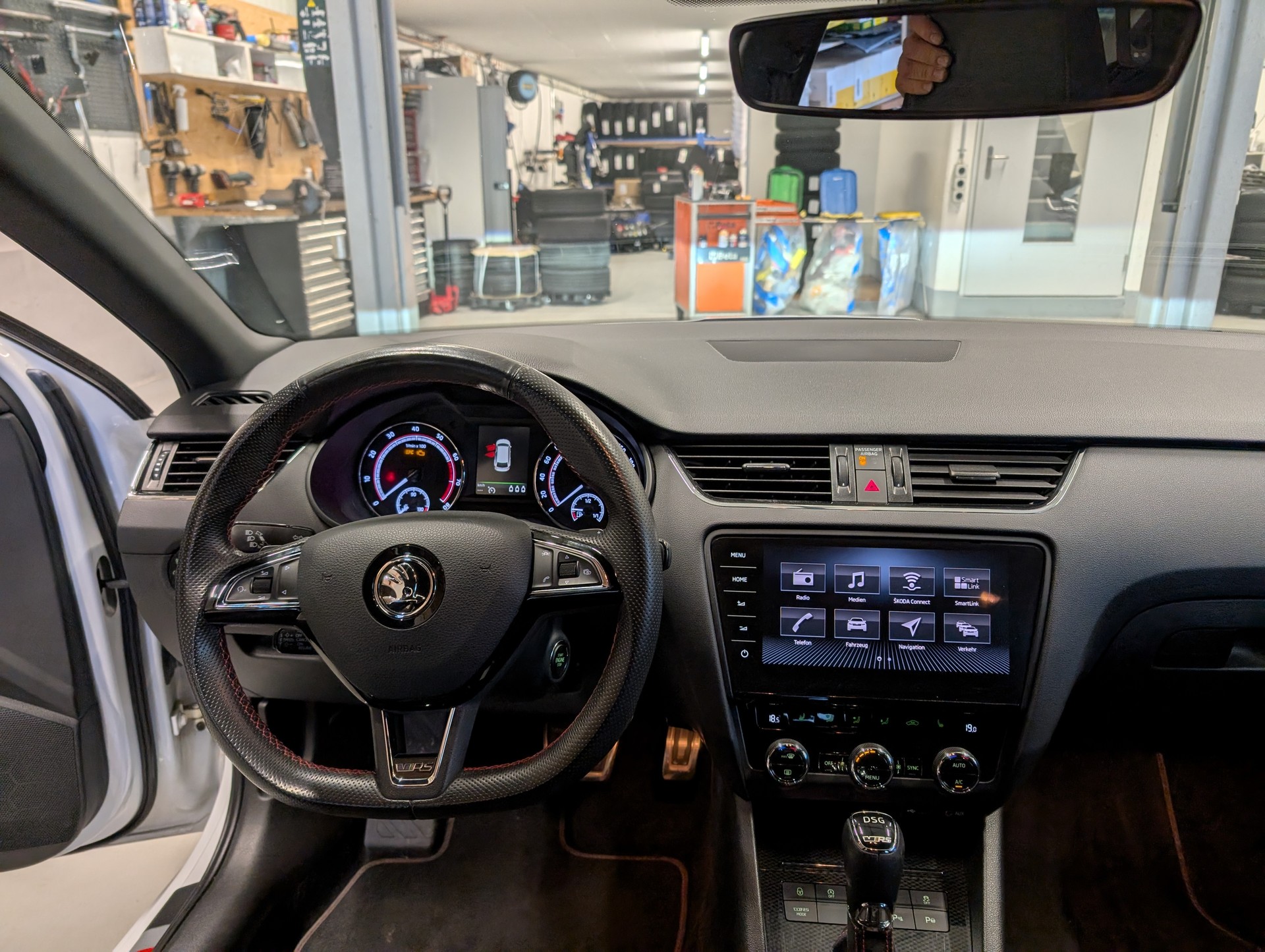 SKODA Octavia Combi 2.0 TSI RS DSG-image-7