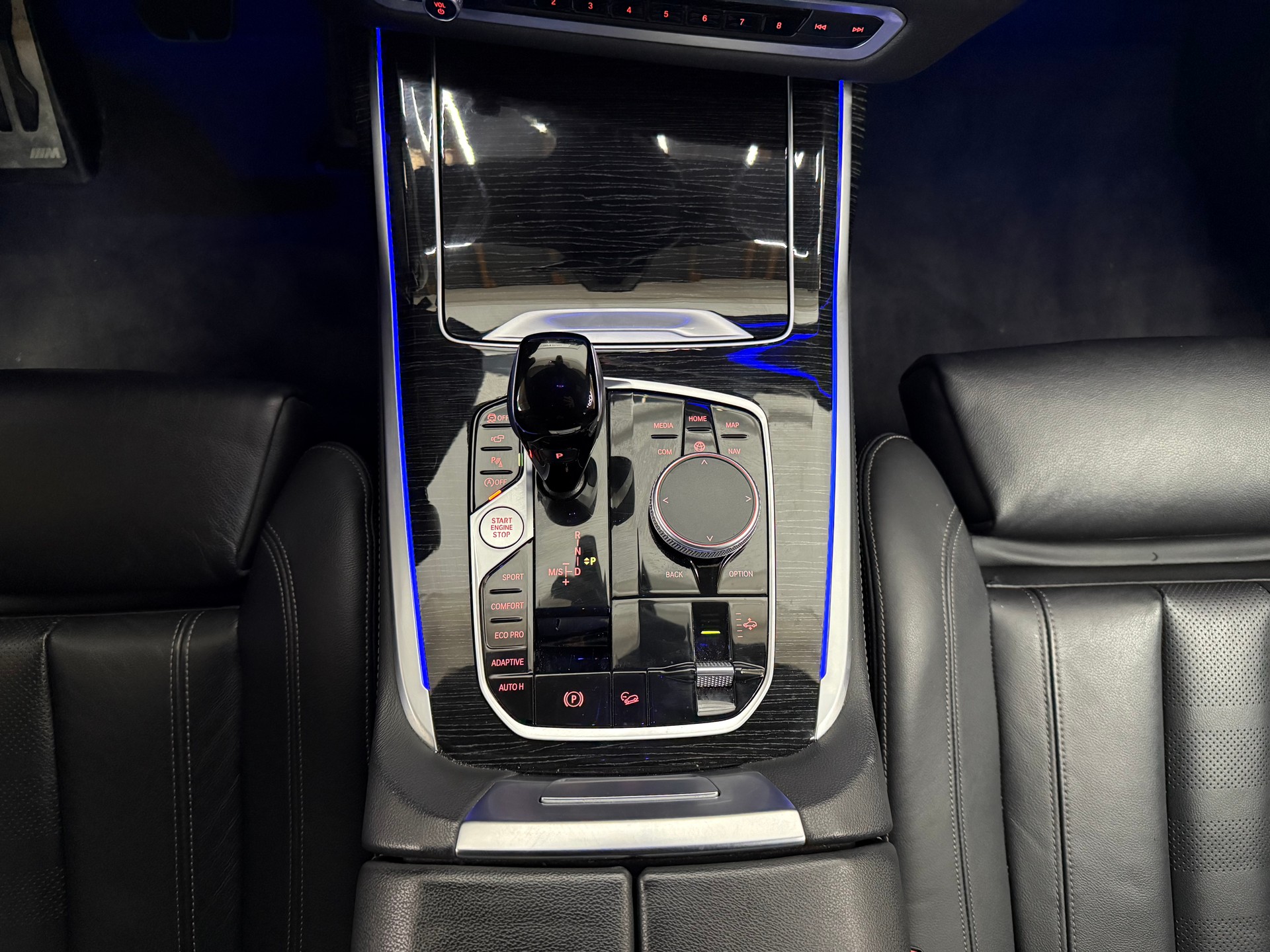 BMW X7 xDrive M50i Steptronic-image-25