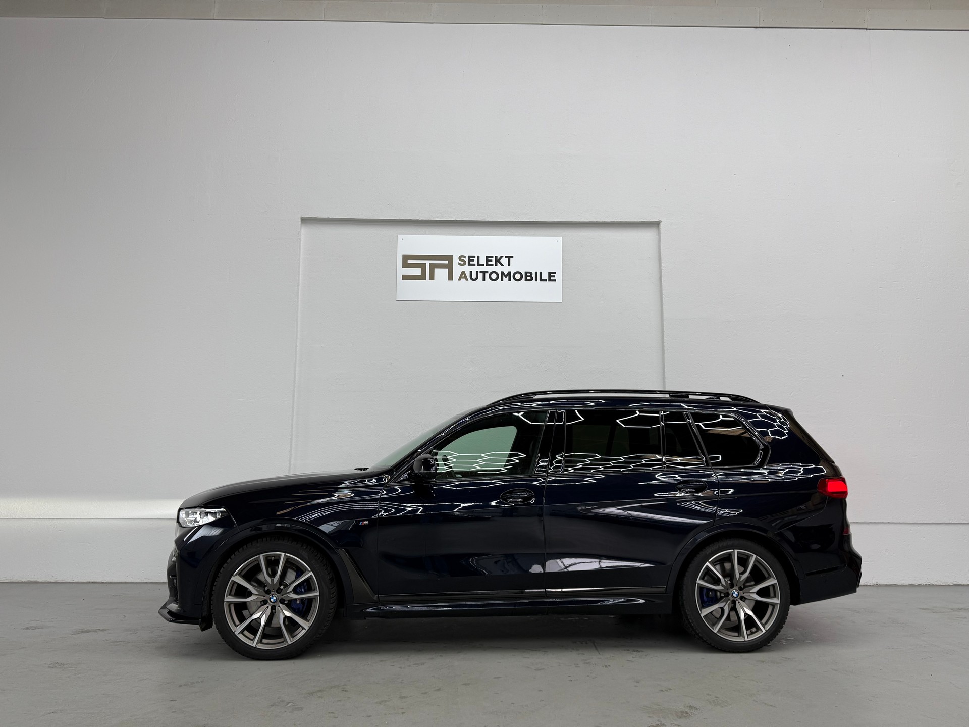 BMW X7 xDrive M50i Steptronic-showroom-element-3