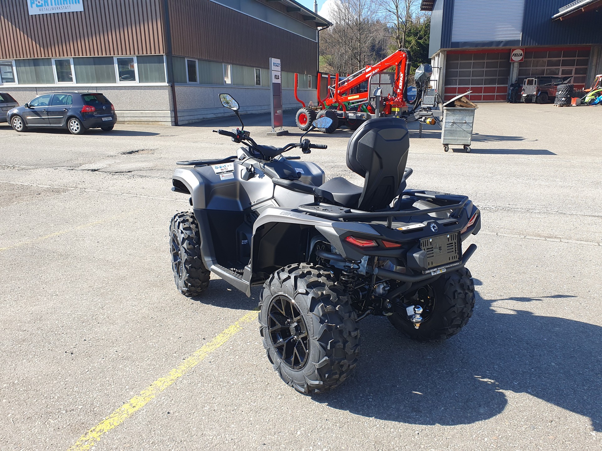 CAN-AM Outlander 700 MAX XT ABS-image-2