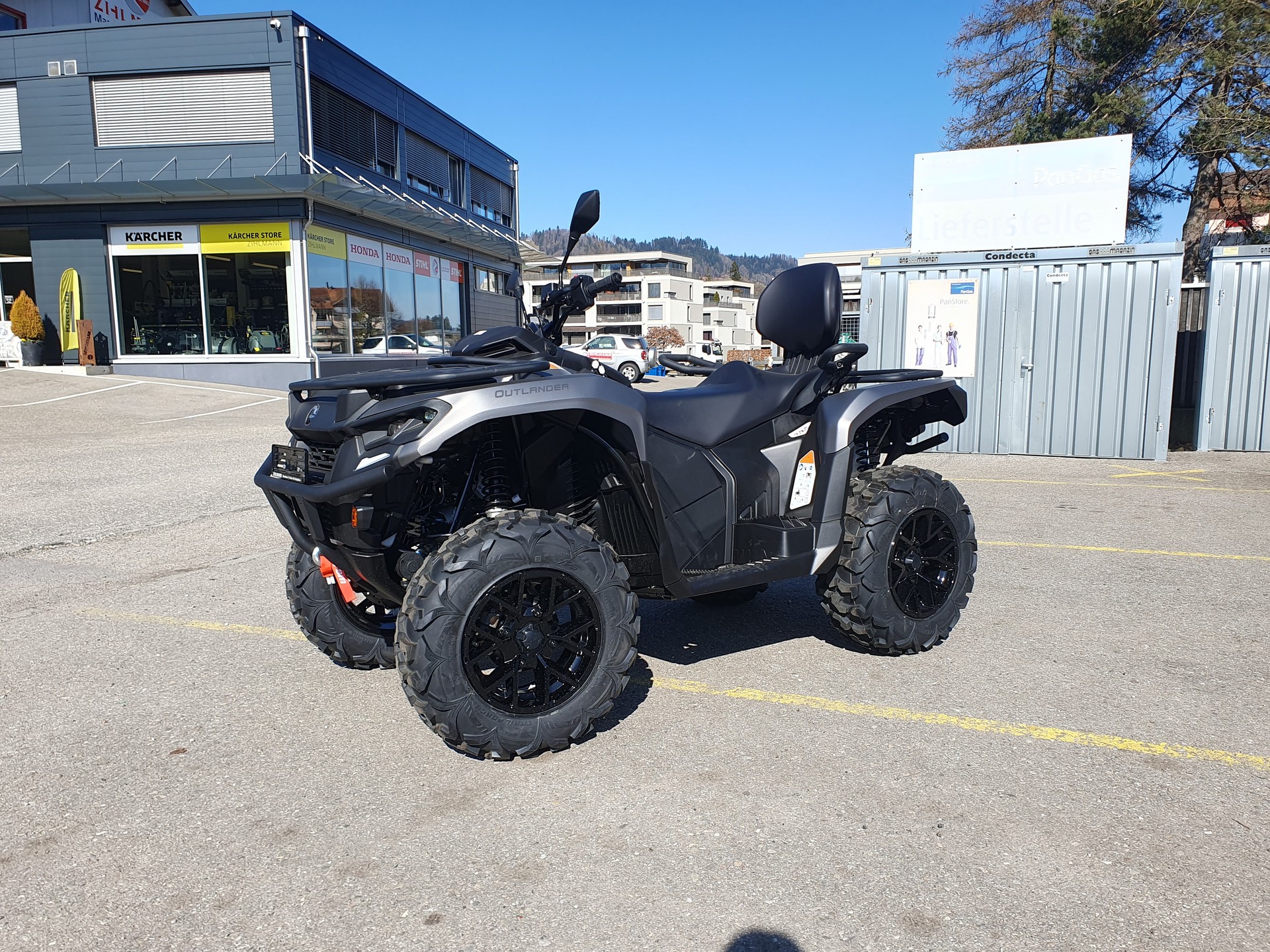 CAN-AM Outlander 700 MAX XT ABS-image-1