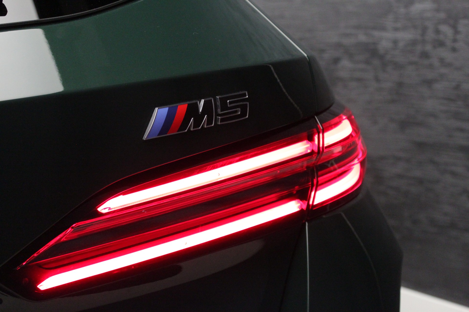 BMW M5 xDrive Touring-image-14