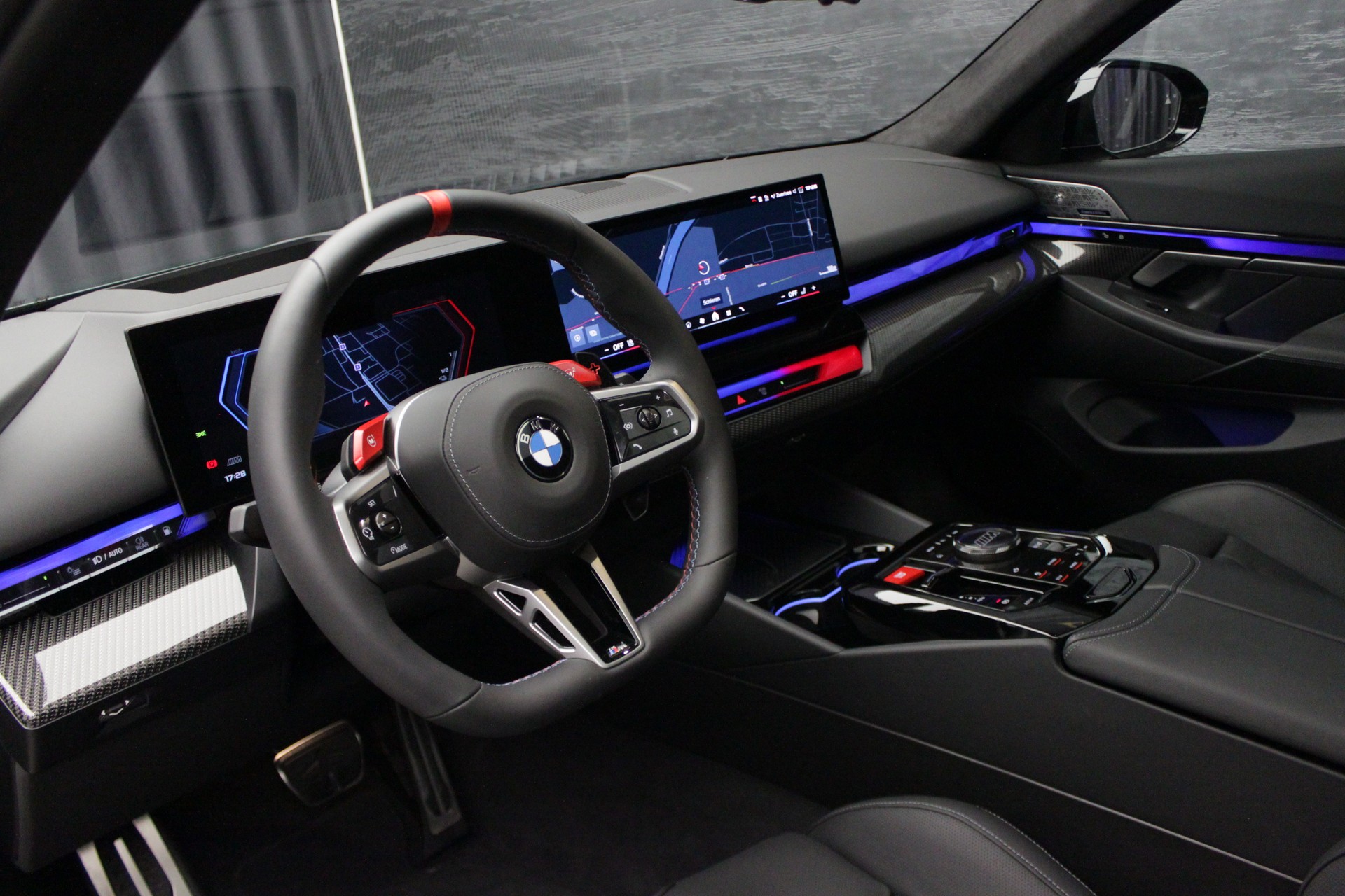 BMW M5 xDrive Touring-image-25