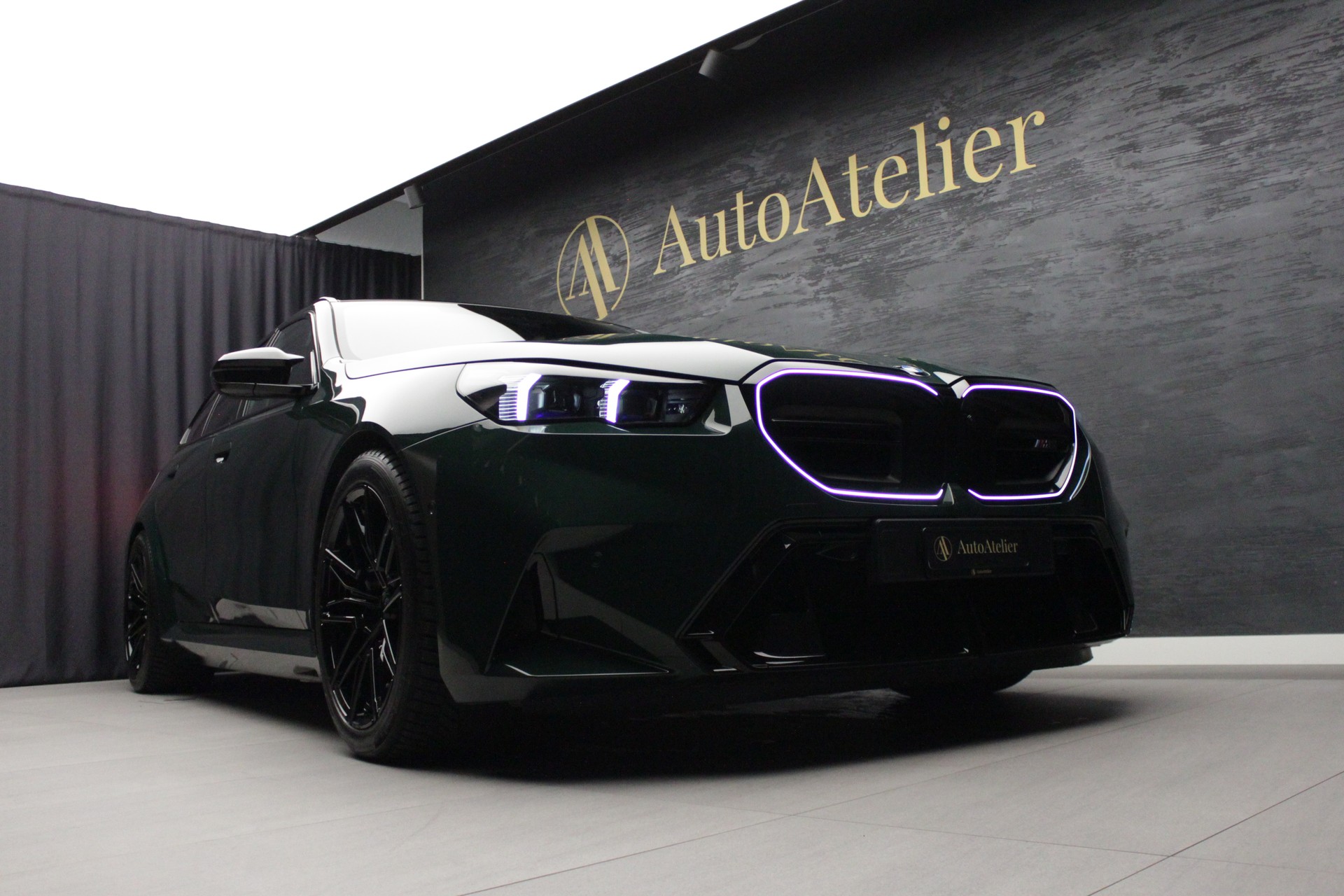 BMW M5 xDrive Touring-image-5
