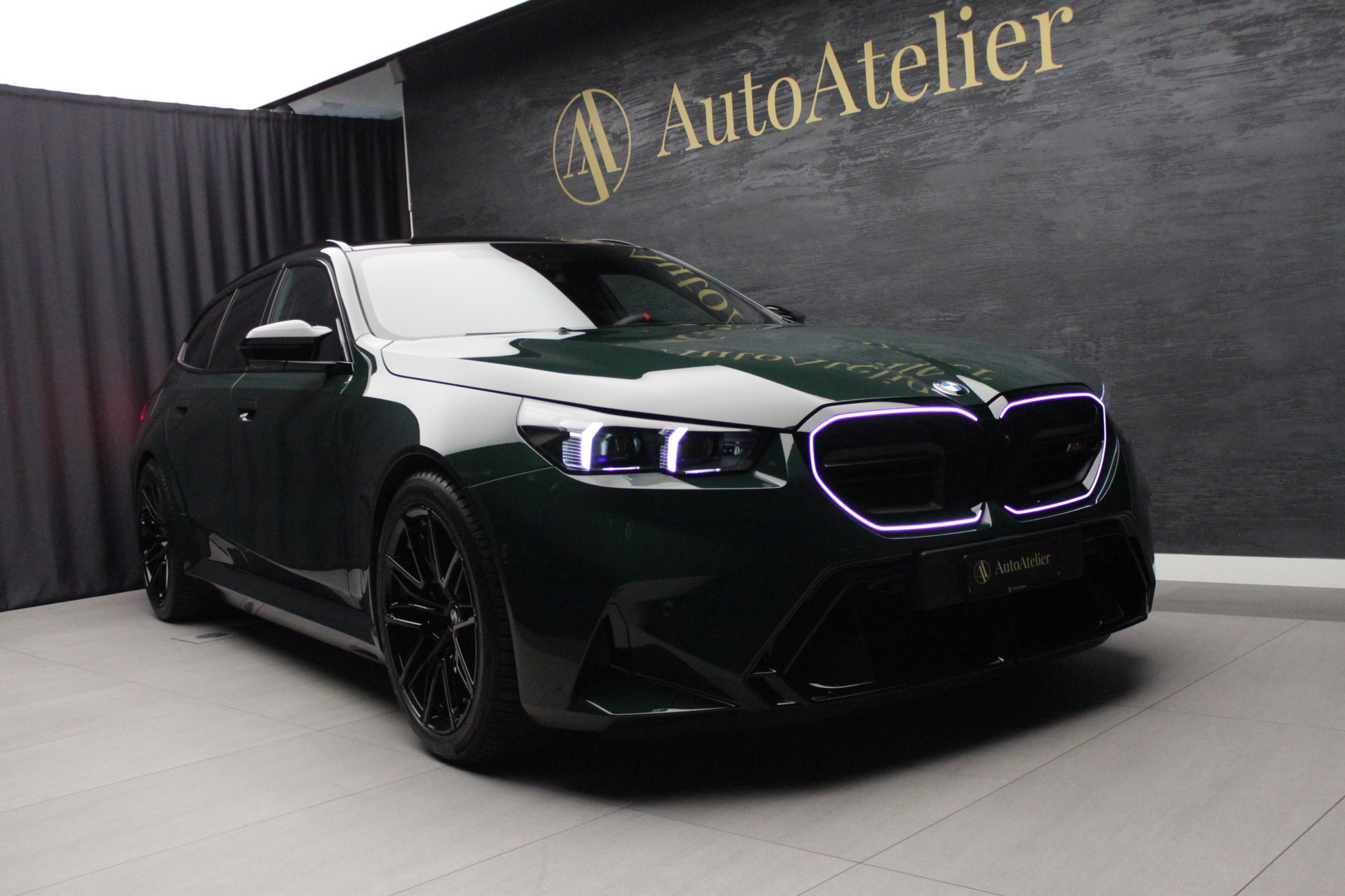 BMW M5 xDrive Touring-image-4