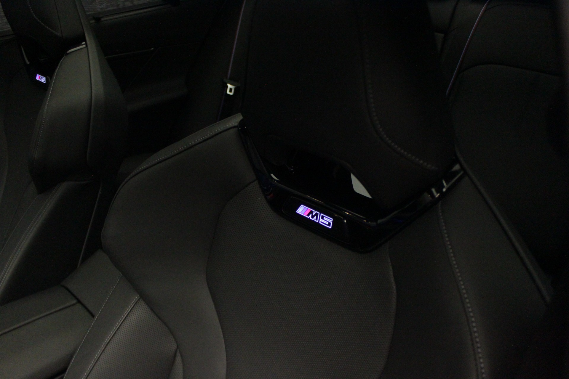 BMW M5 xDrive Touring-image-19