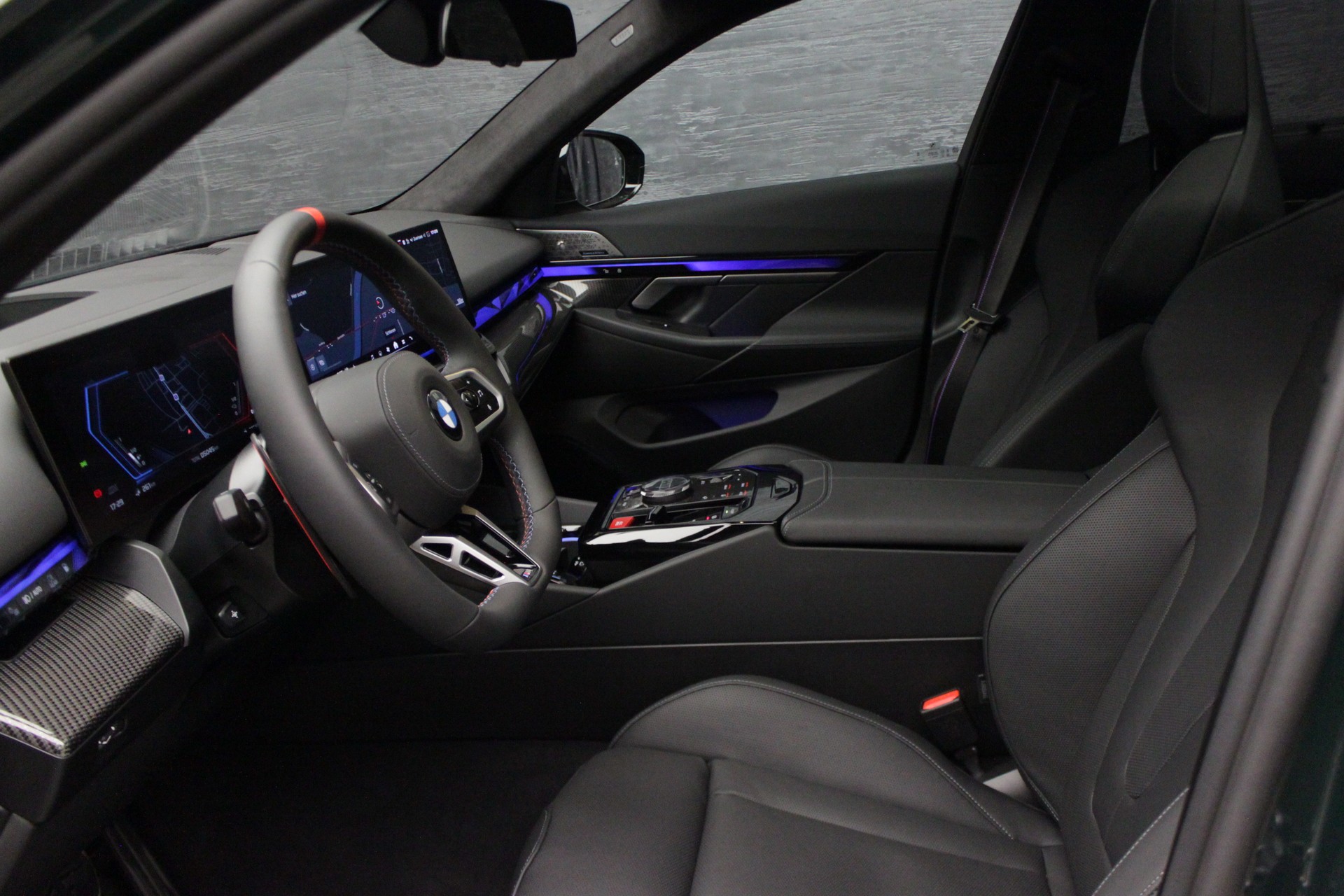 BMW M5 xDrive Touring-image-17