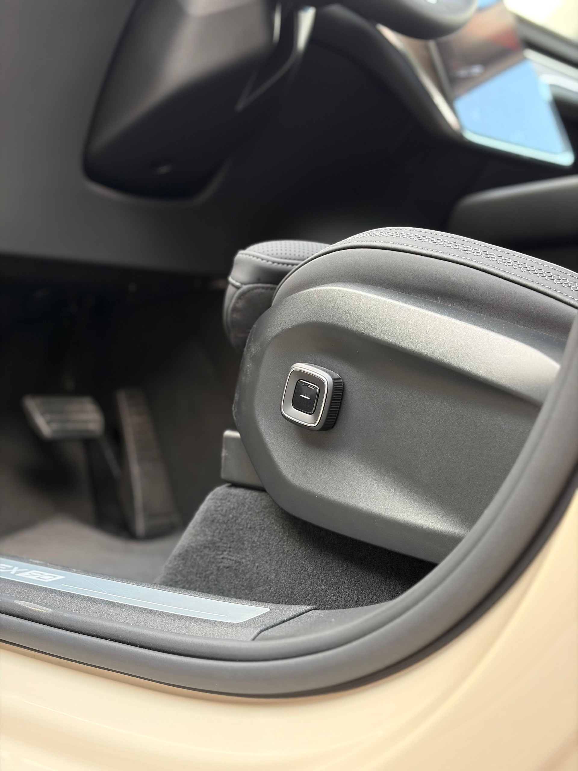 VOLVO EX90 Twin Performance Ultra AWD-image-12