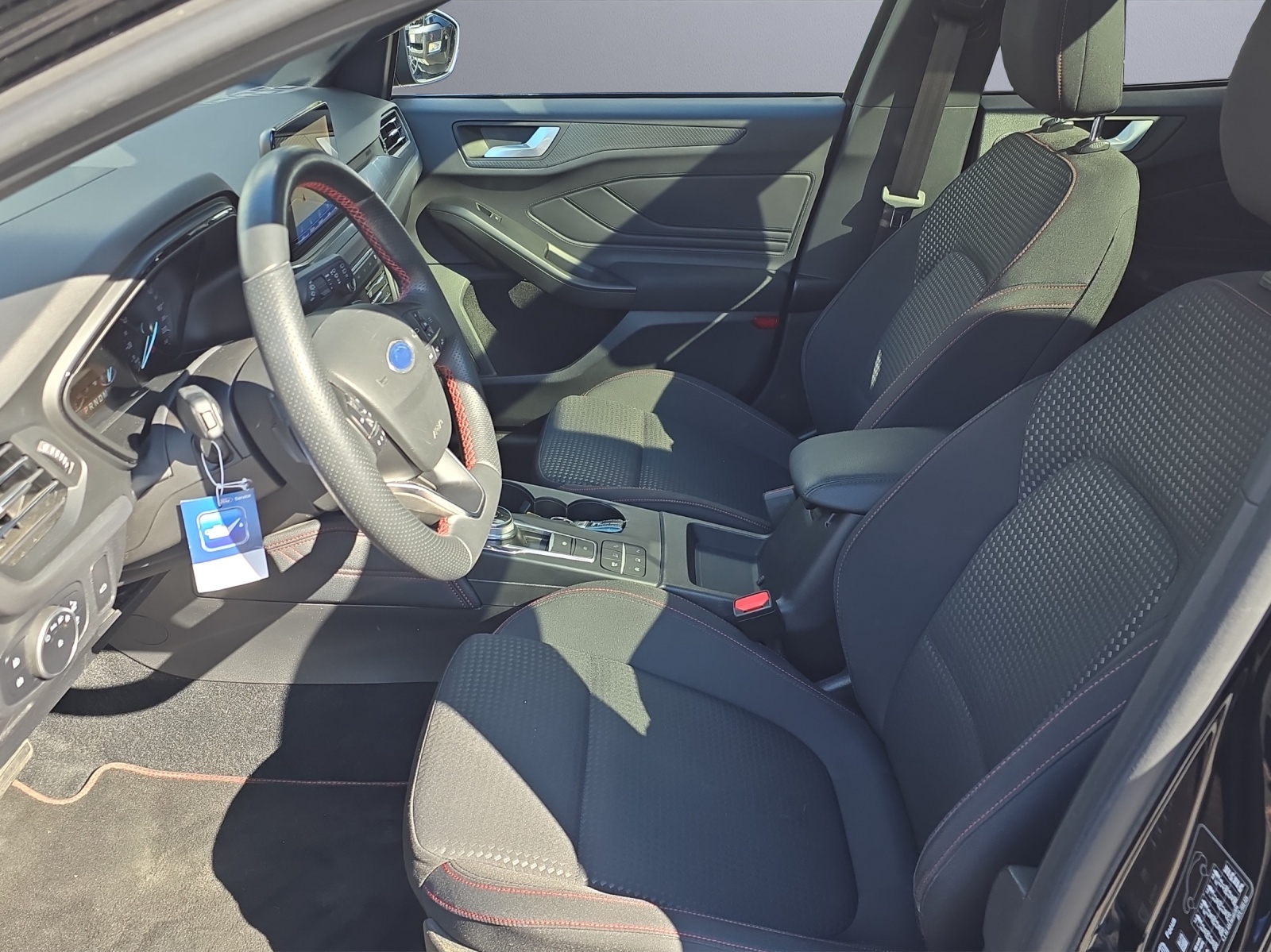 FORD Focus Station Wagon 1.5i EcoB SCTi 150 ST-Line-image-4