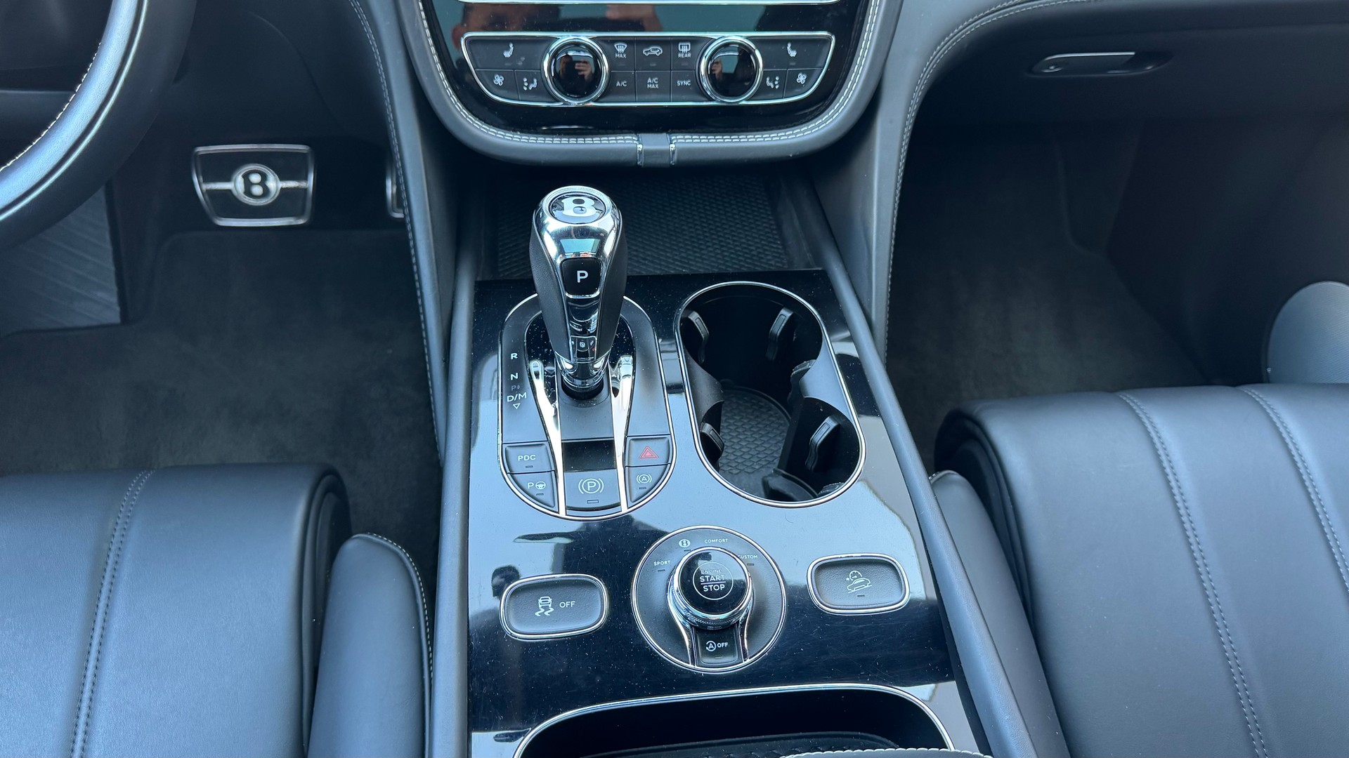 BENTLEY Bentayga V8-image-16