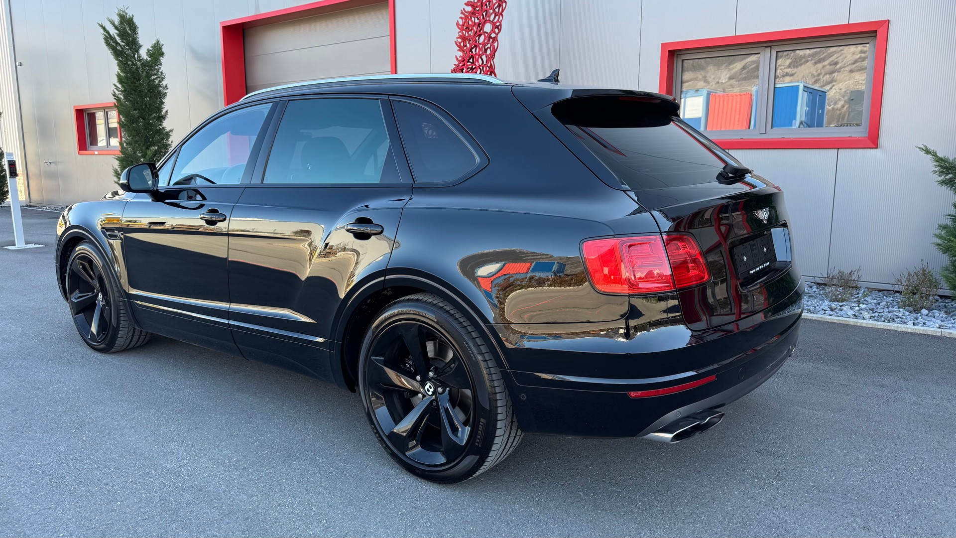 BENTLEY Bentayga V8-image-4