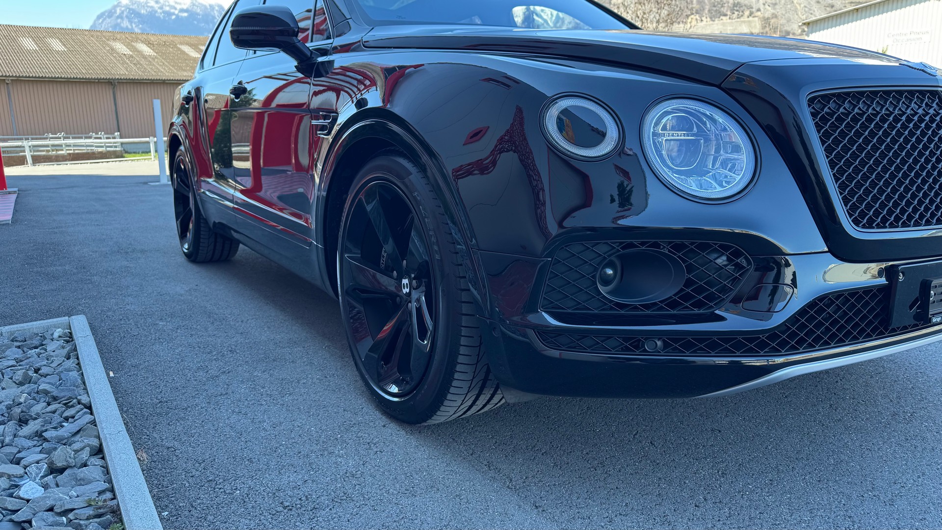 BENTLEY Bentayga V8-image-8
