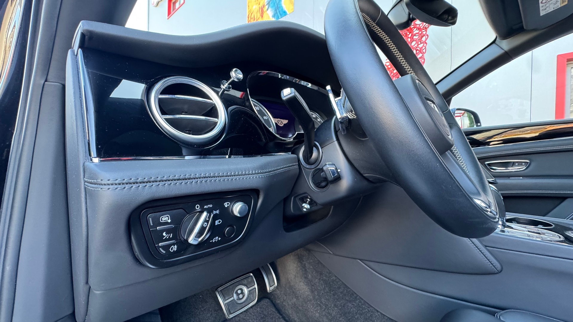 BENTLEY Bentayga V8-image-17