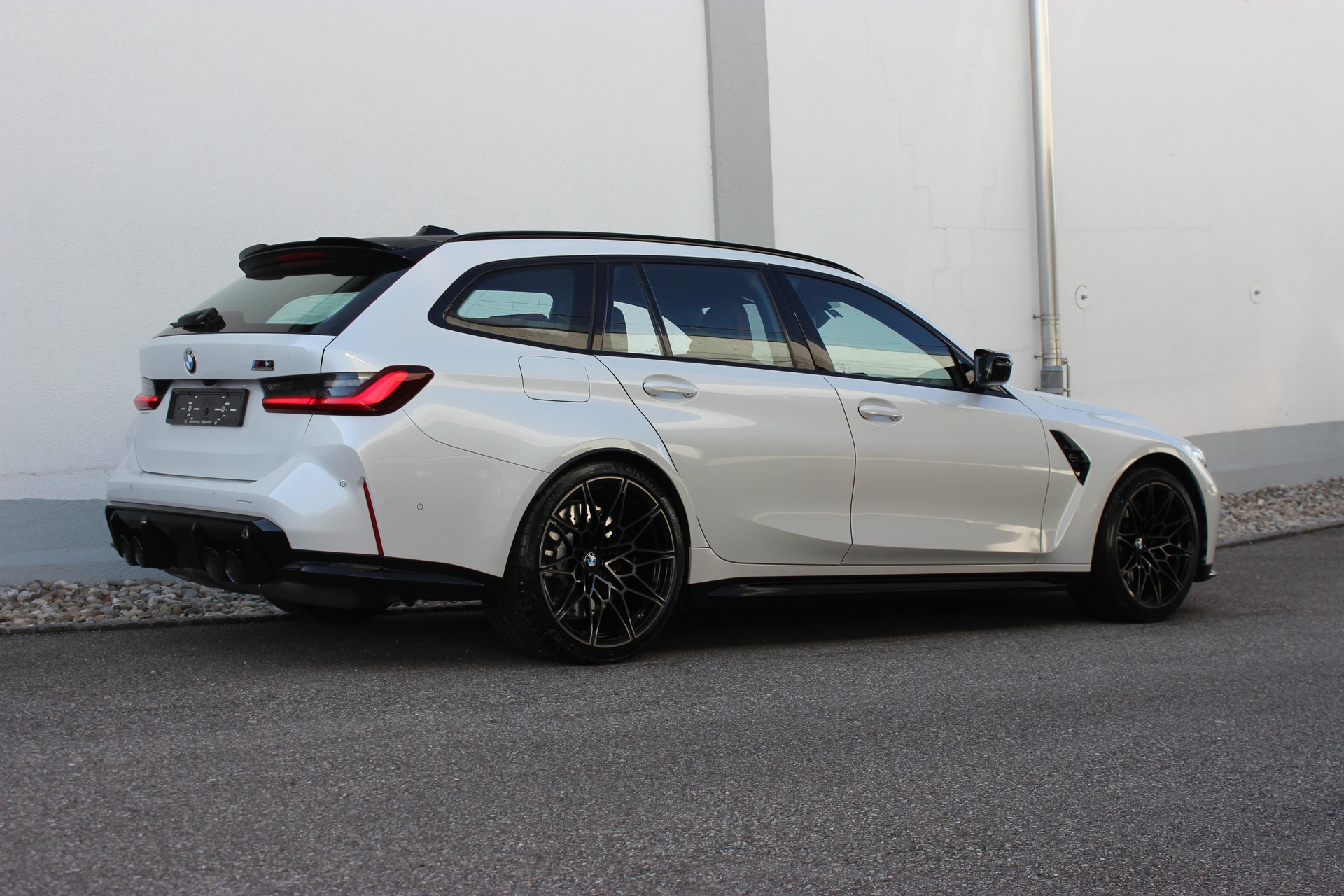 BMW M3 Competition M xDrive Touring Individual *MINERALWEISS*