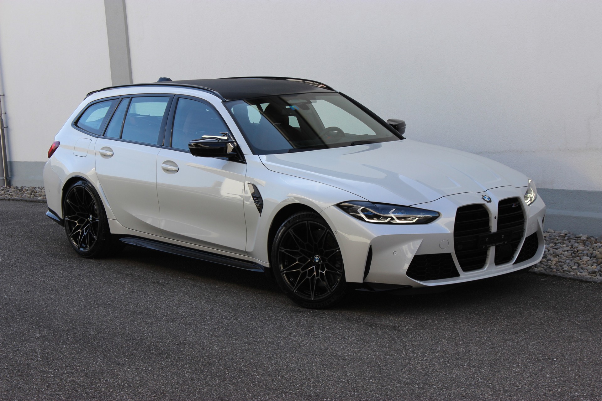 BMW M3 Competition M xDrive Touring Individual *MINERALWEISS*-showroom-element-2