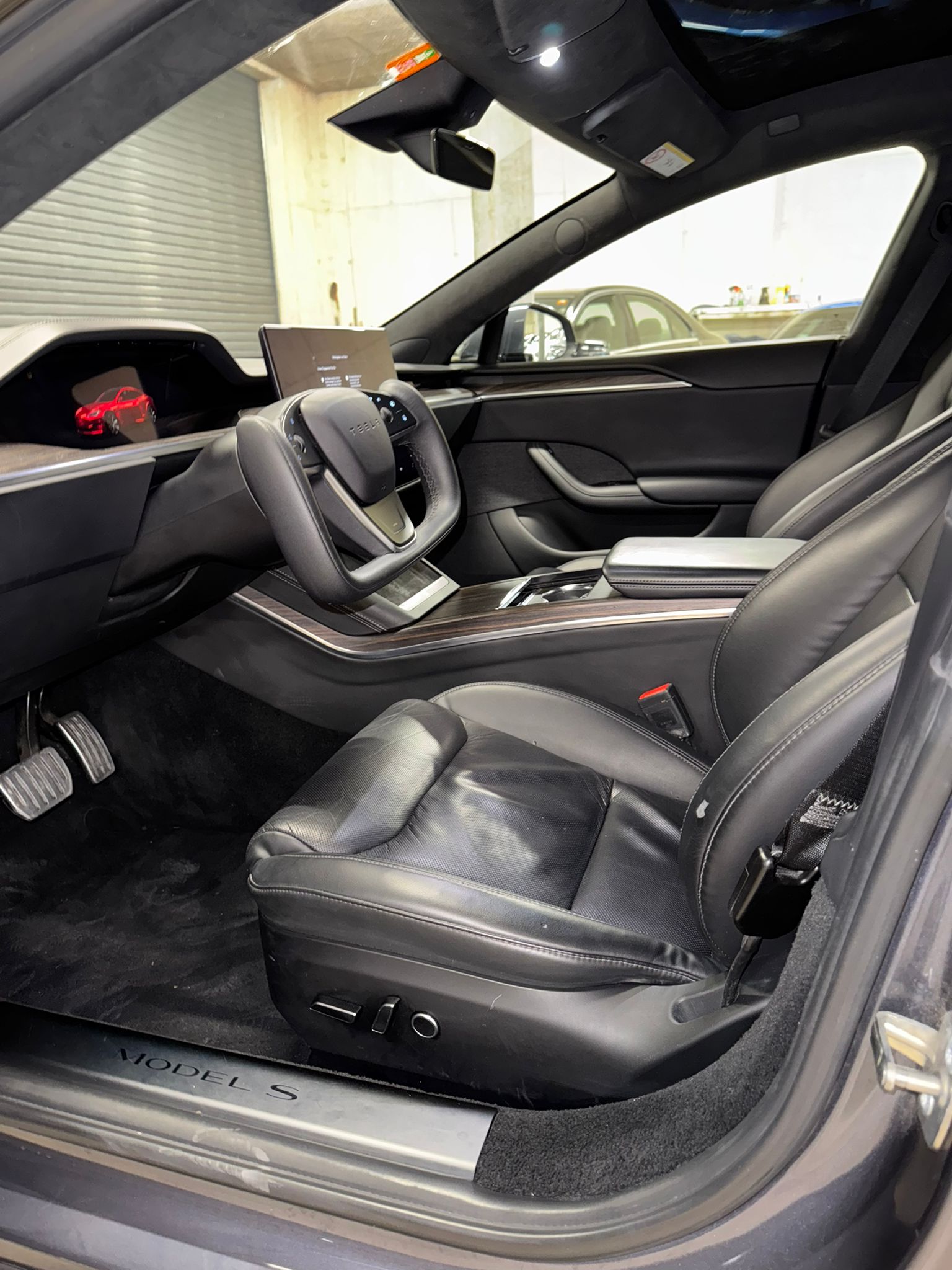 TESLA Model S-image-8