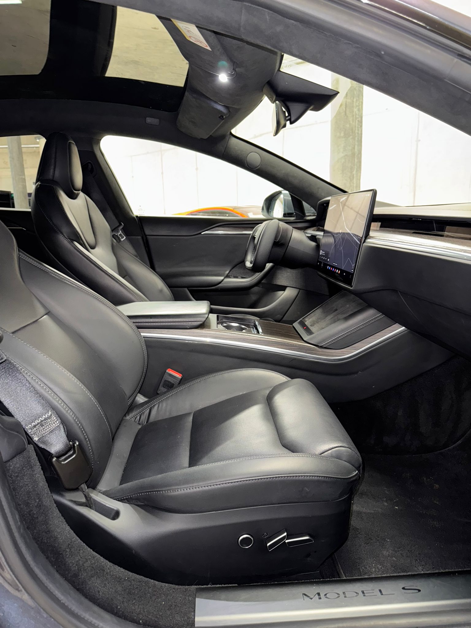 TESLA Model S-image-10