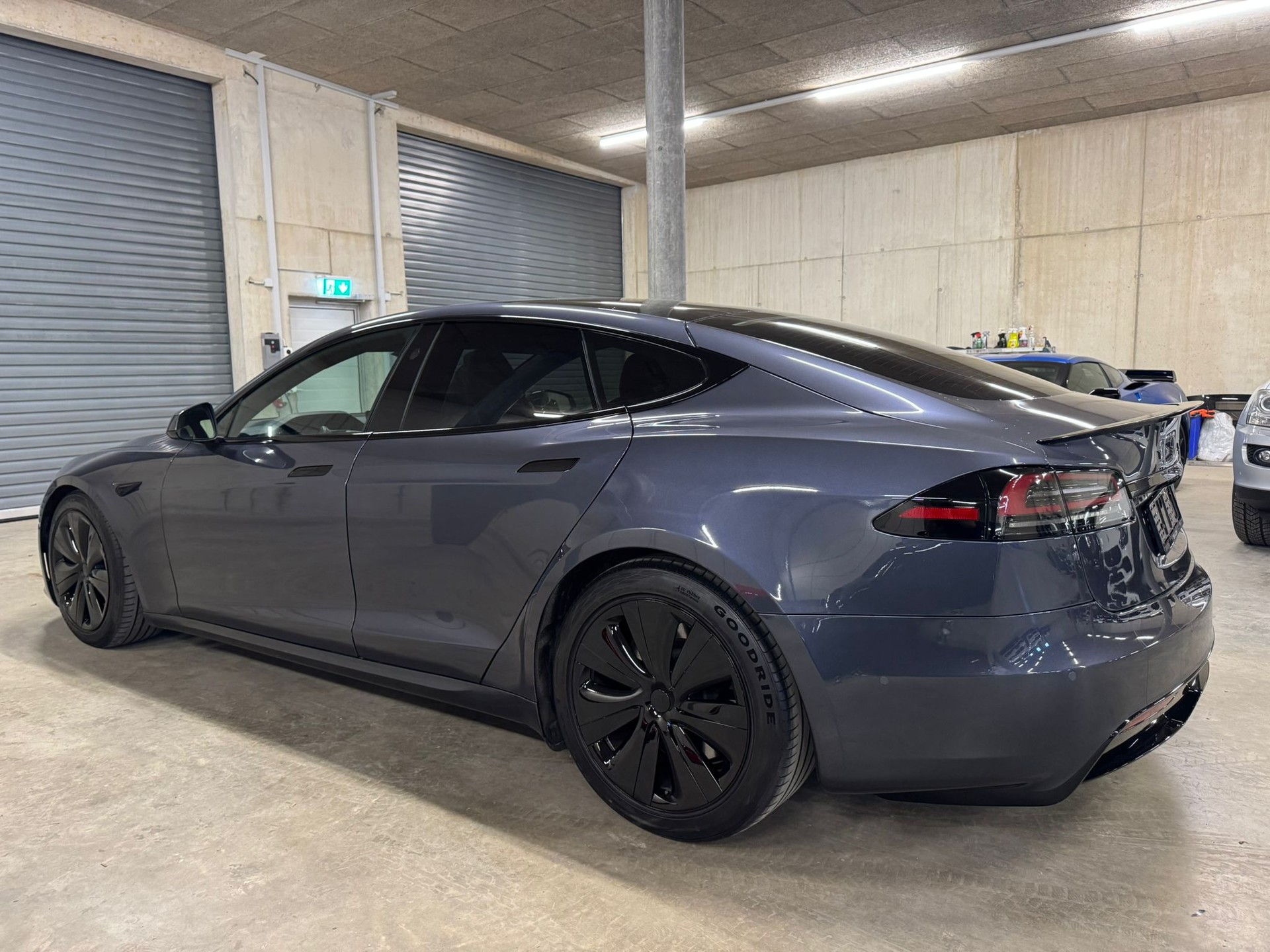 TESLA Model S-image-2