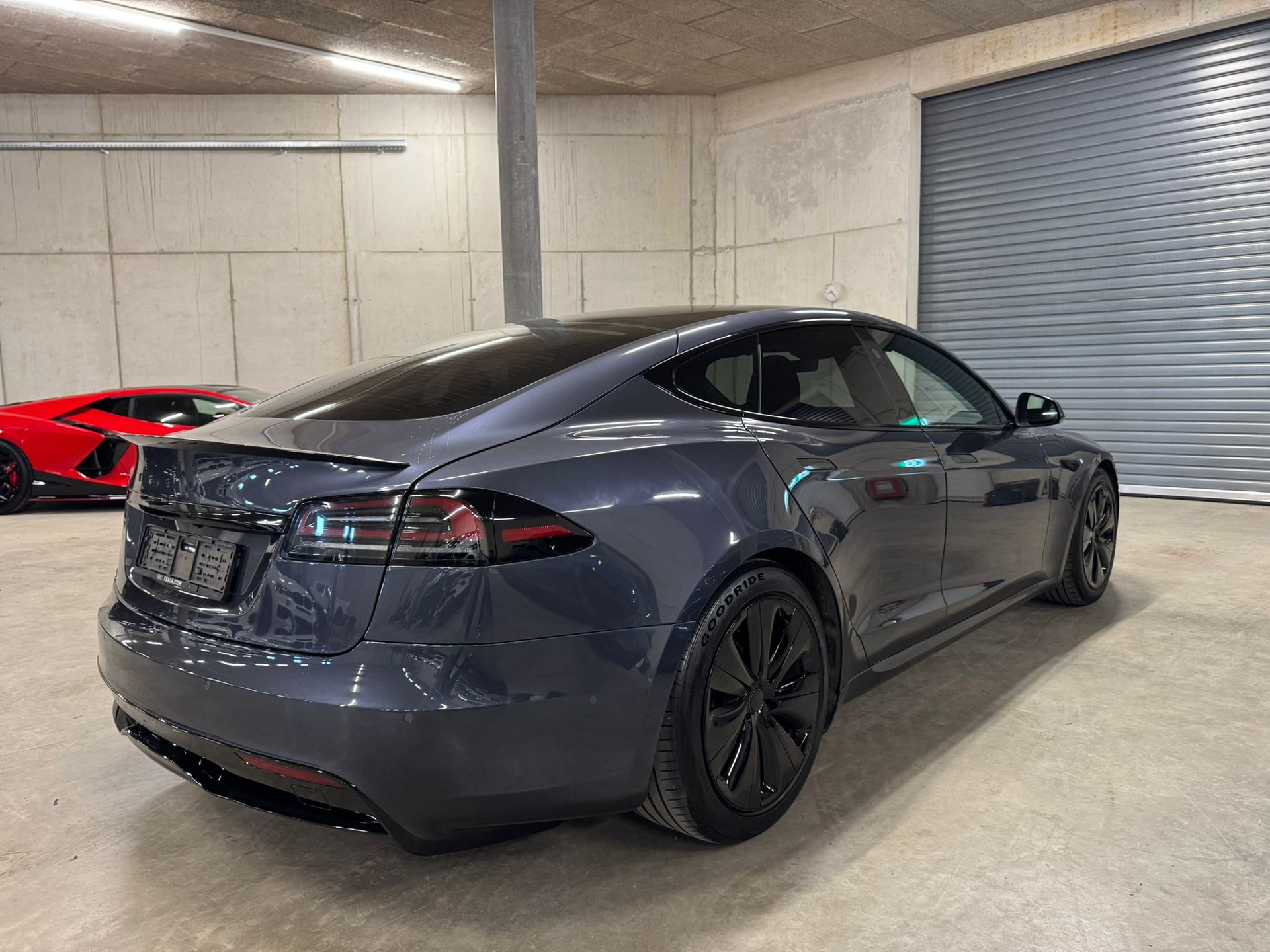 TESLA Model S-image-3