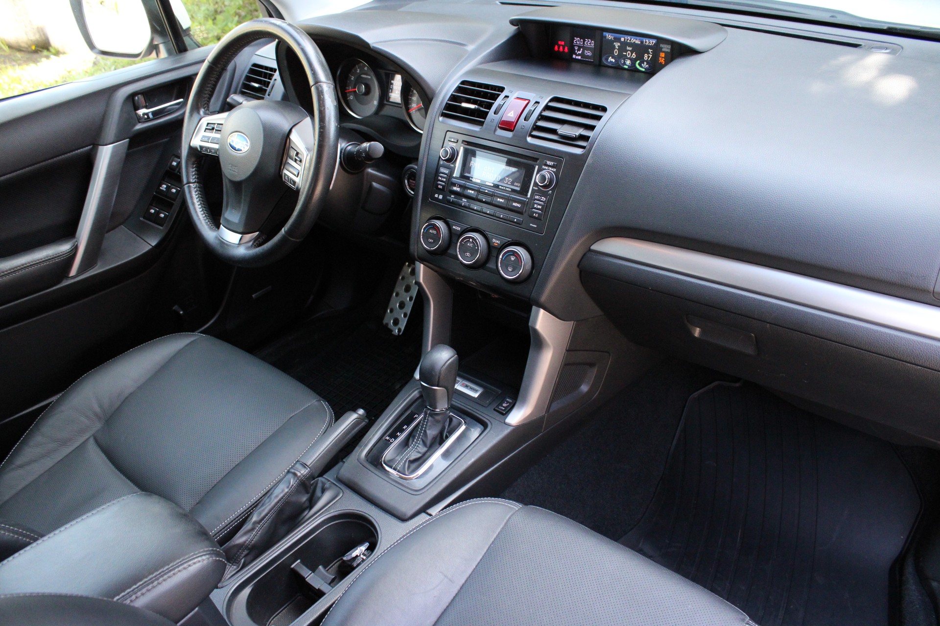 SUBARU Forester 2.0XT Luxury Lineartronic-image-13
