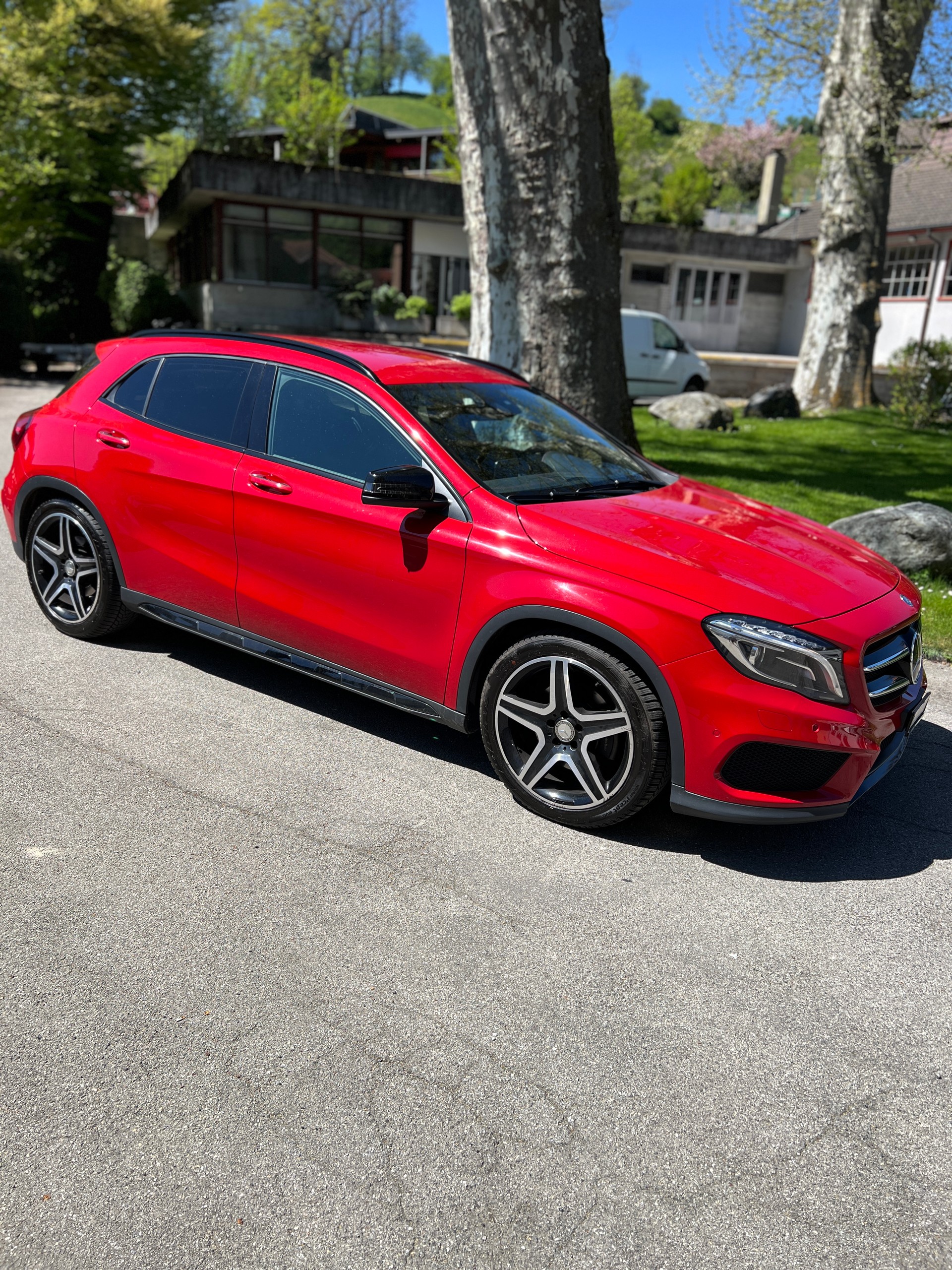 MERCEDES-BENZ GLA 250 AMG Line 4Matic 7G-DCT-image-4