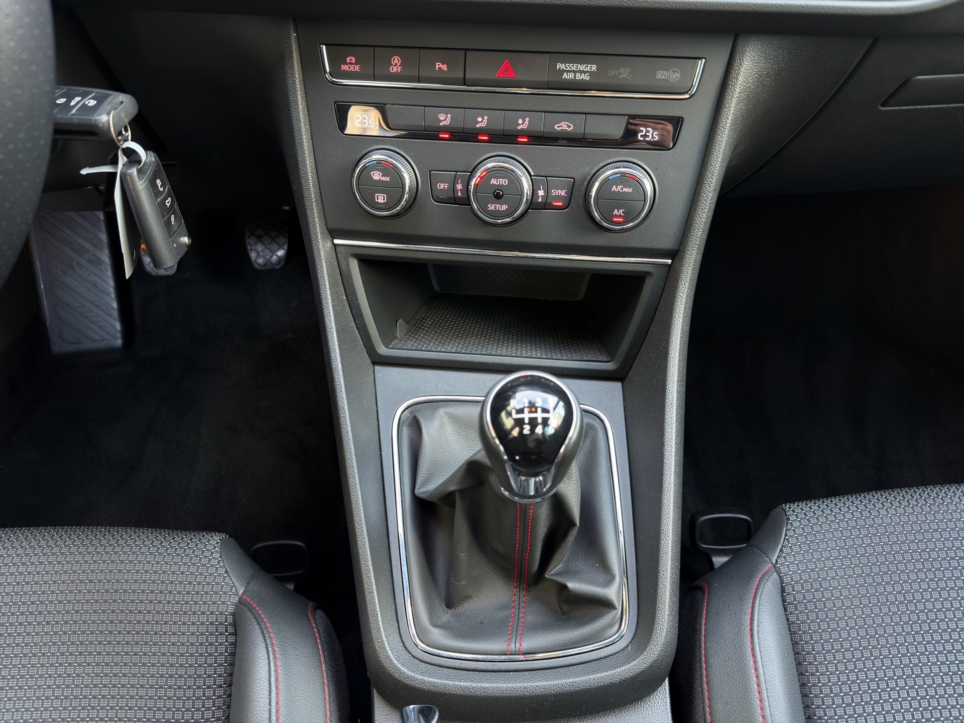 SEAT Leon 2.0 TDI FR-image-15