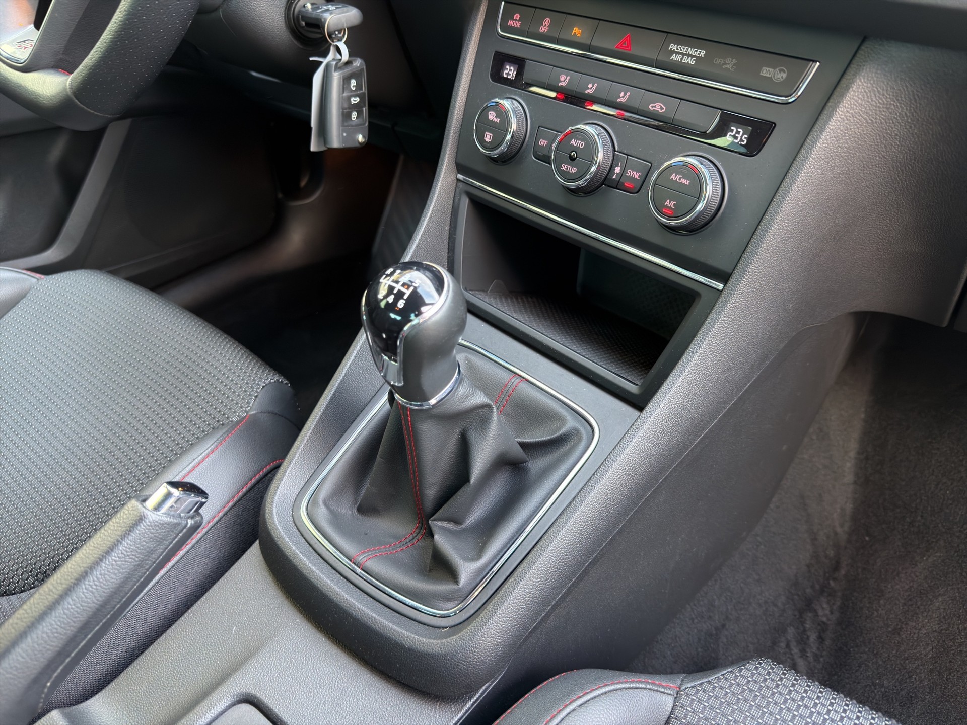 SEAT Leon 2.0 TDI FR-image-17