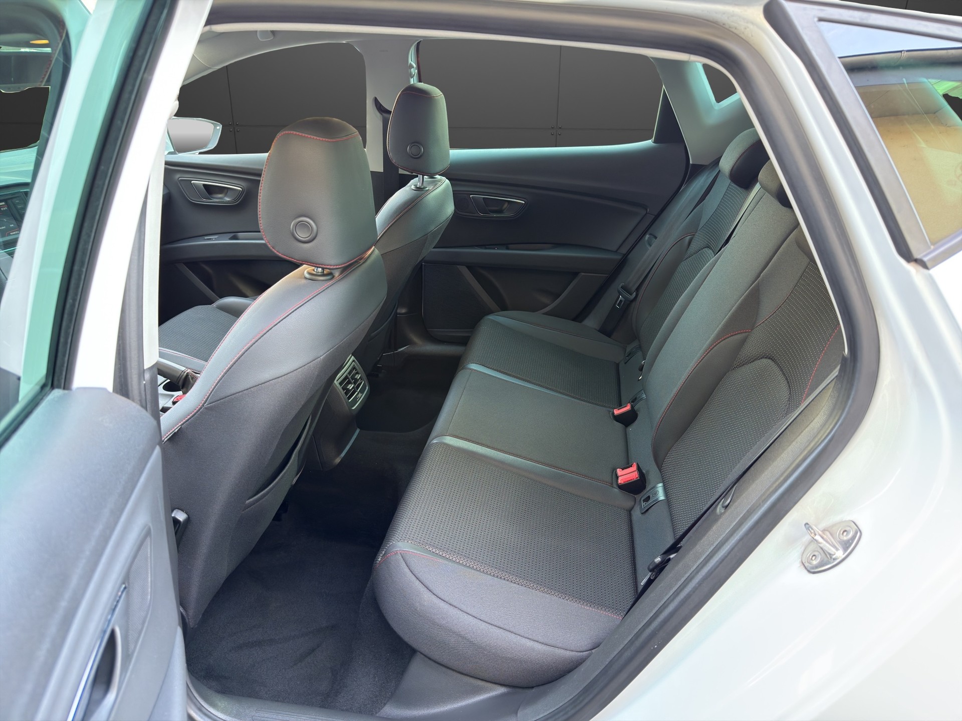 SEAT Leon 2.0 TDI FR-image-22