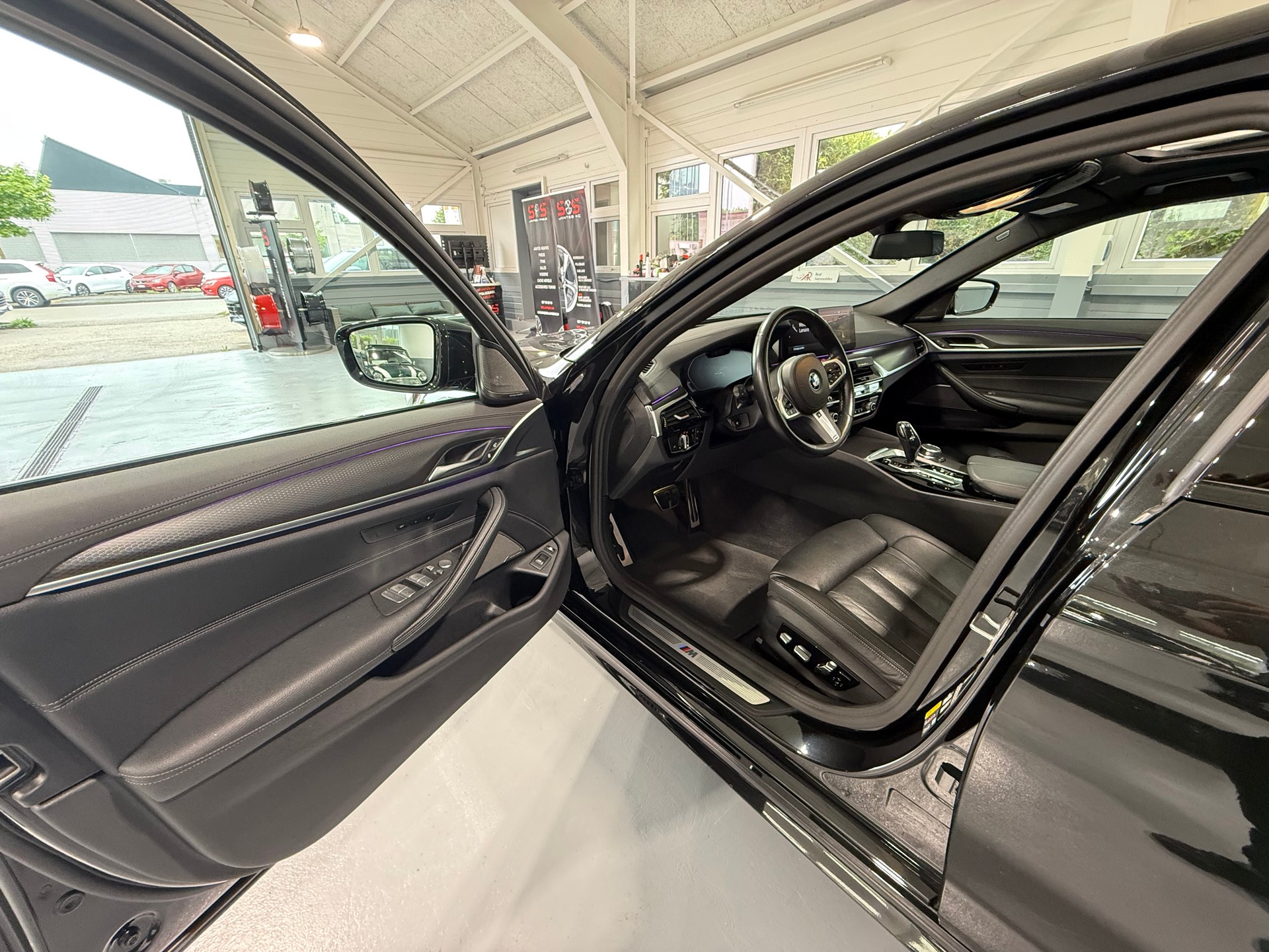 BMW 545e xDrive Pure M Sport Steptronic-image-8