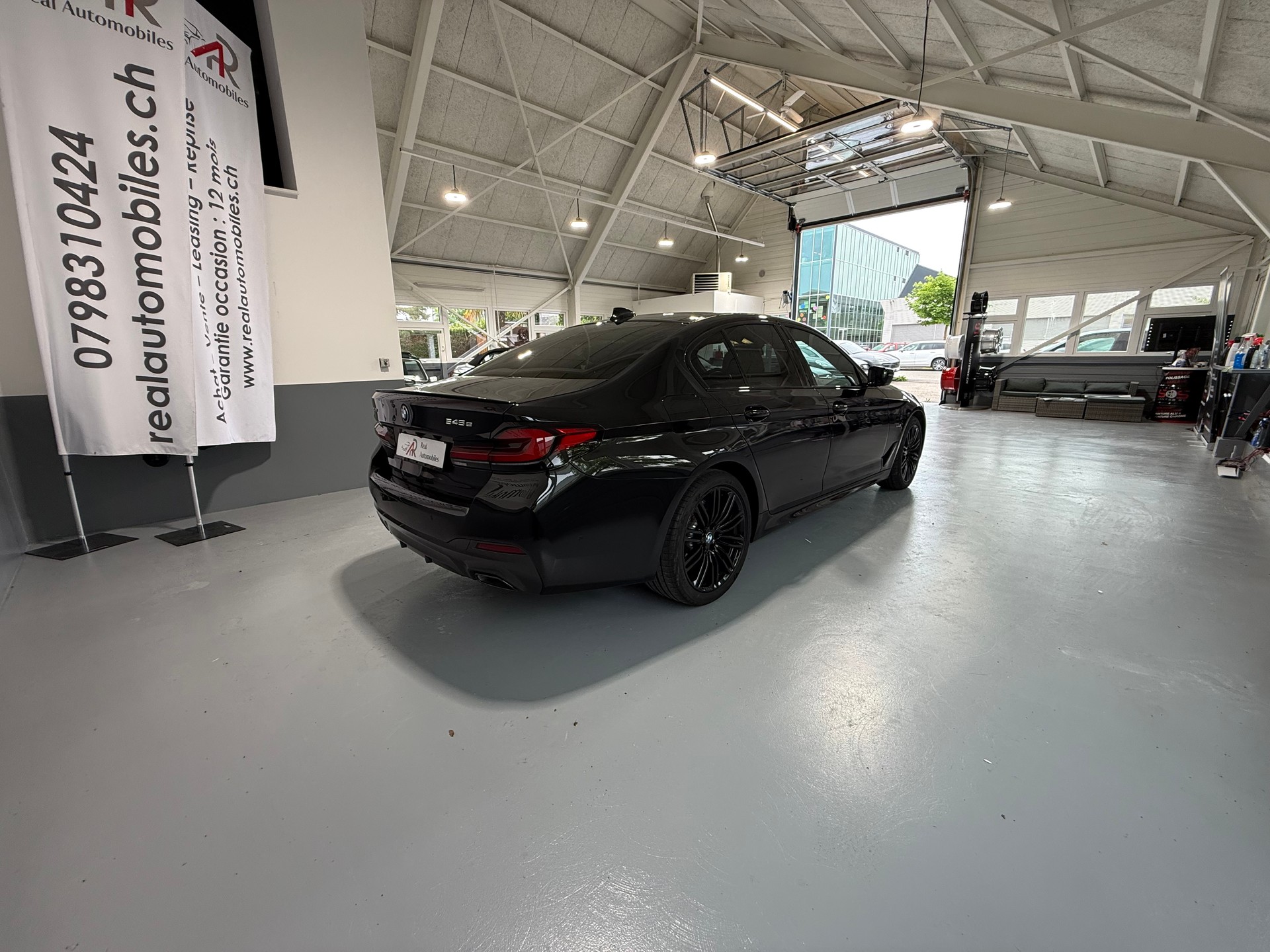 BMW 545e xDrive Pure M Sport Steptronic-image-4