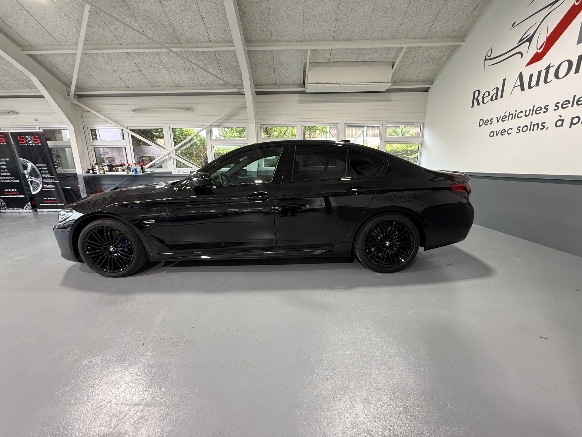 BMW 545e xDrive Pure M Sport Steptronic-image-7