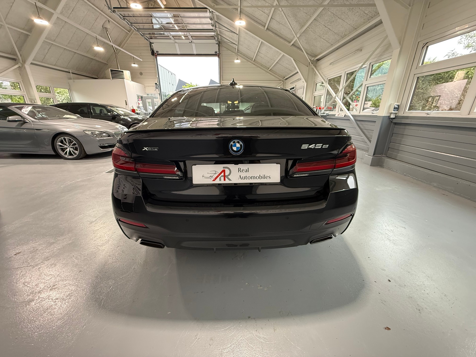 BMW 545e xDrive Pure M Sport Steptronic-image-5