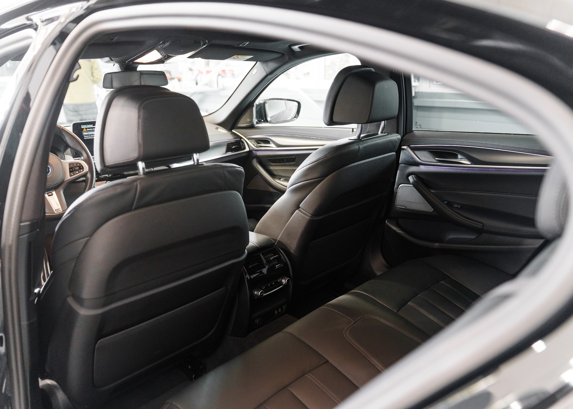 BMW 545e xDrive Pure M Sport Steptronic-image-8