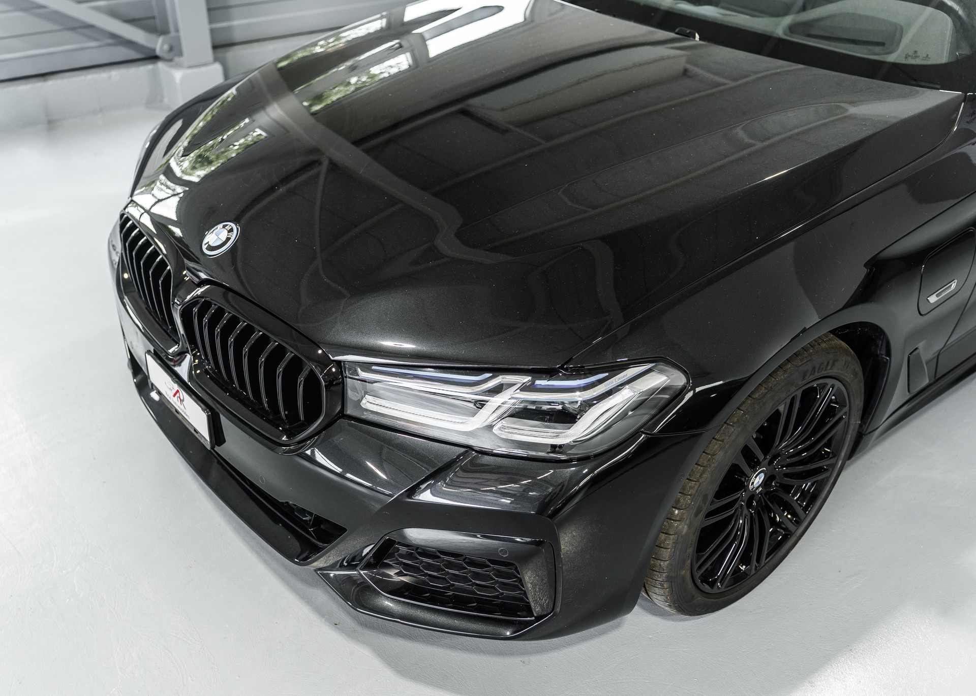BMW 545e xDrive Pure M Sport Steptronic-image-4