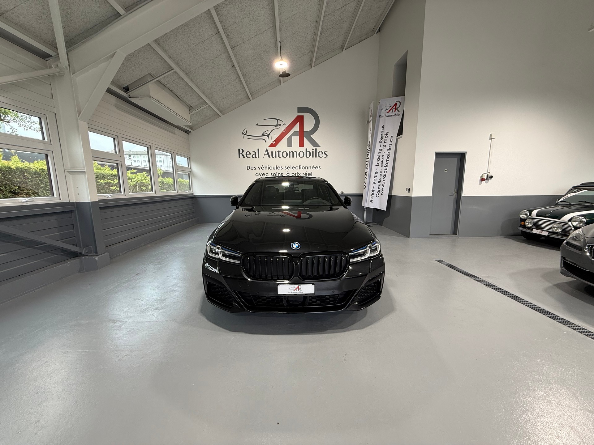 BMW 545e xDrive Pure M Sport Steptronic-image-1