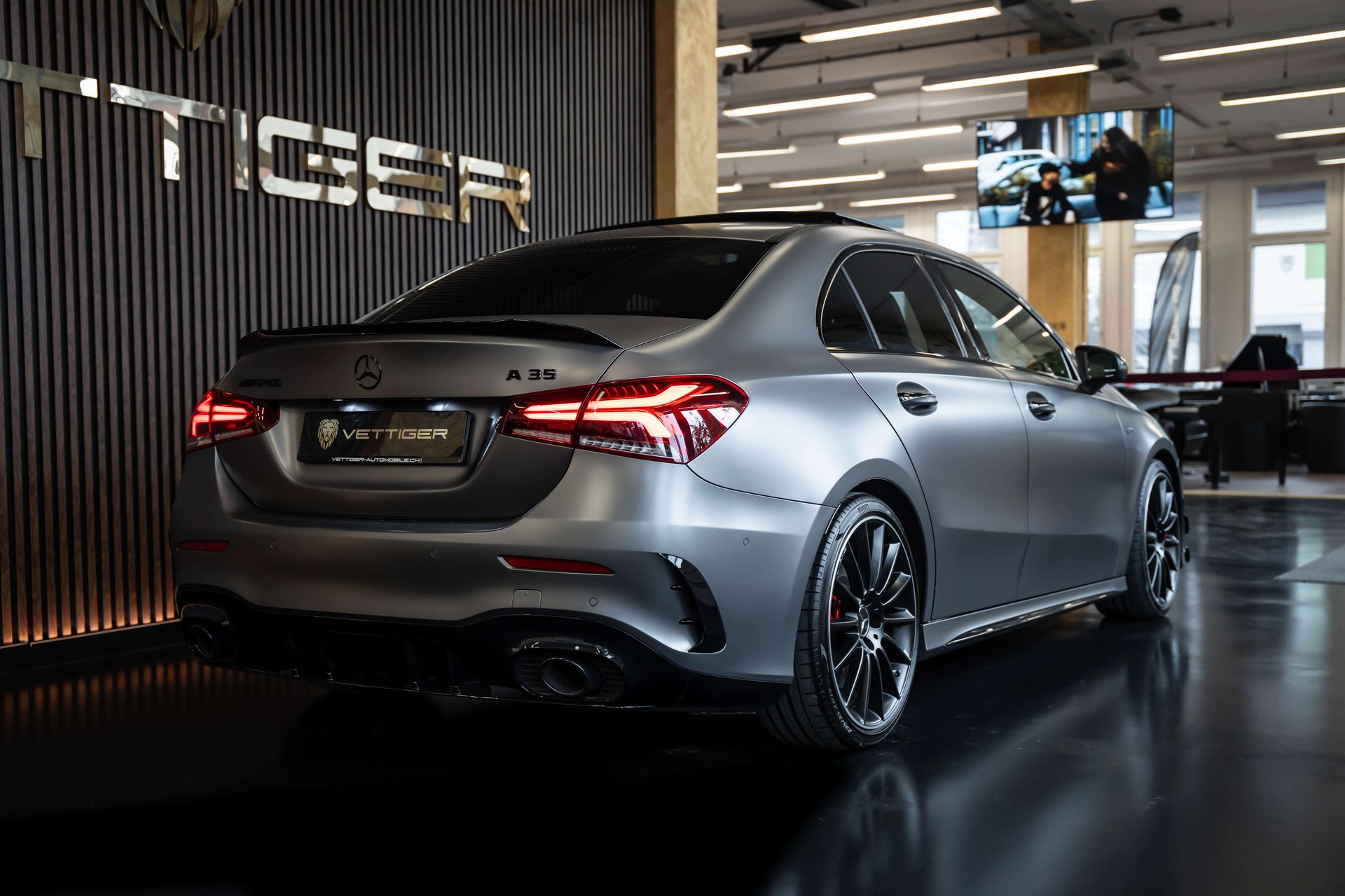 MERCEDES-BENZ A 35 AMG 4Matic Speedshift-image-6