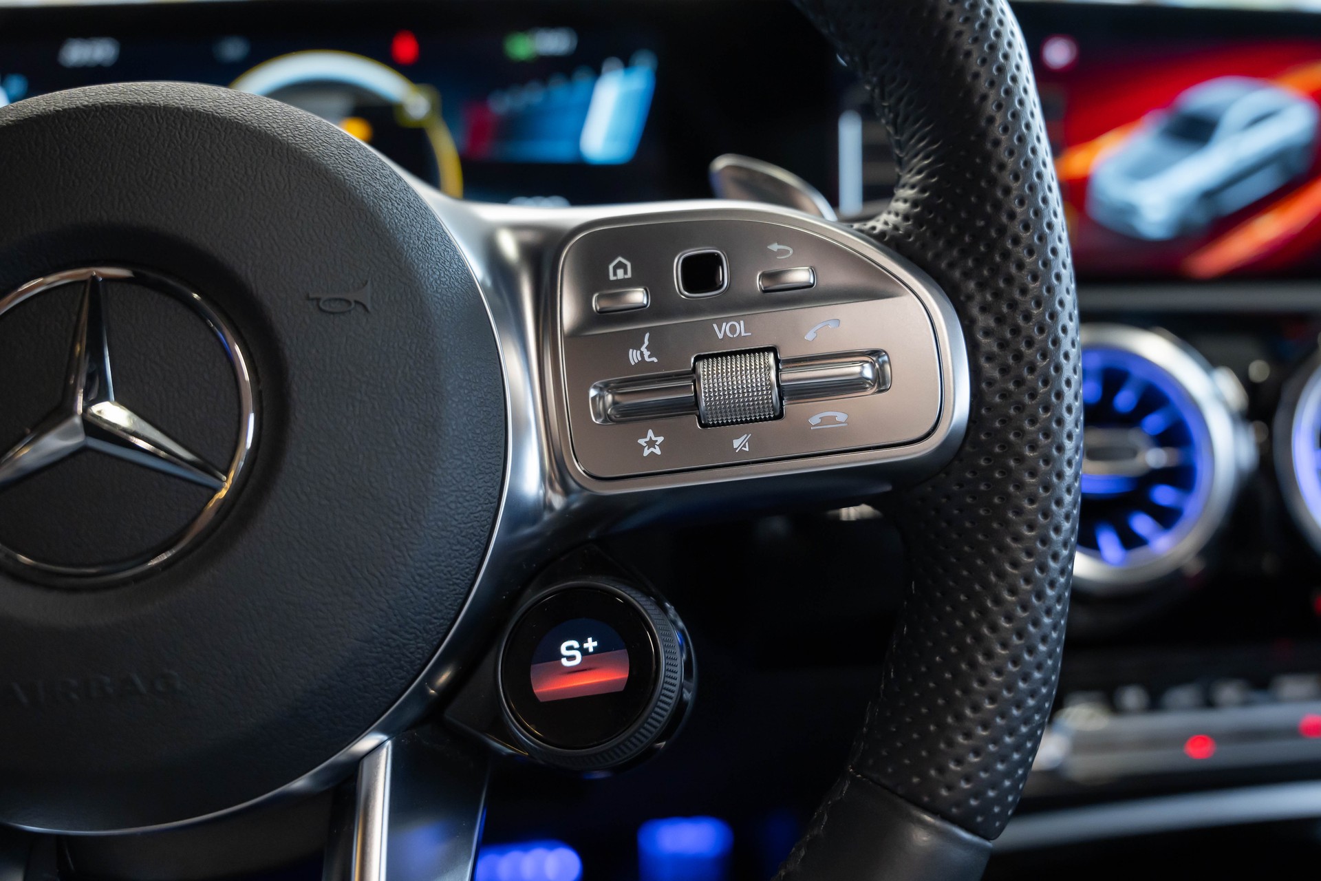 MERCEDES-BENZ A 35 AMG 4Matic Speedshift-image-33