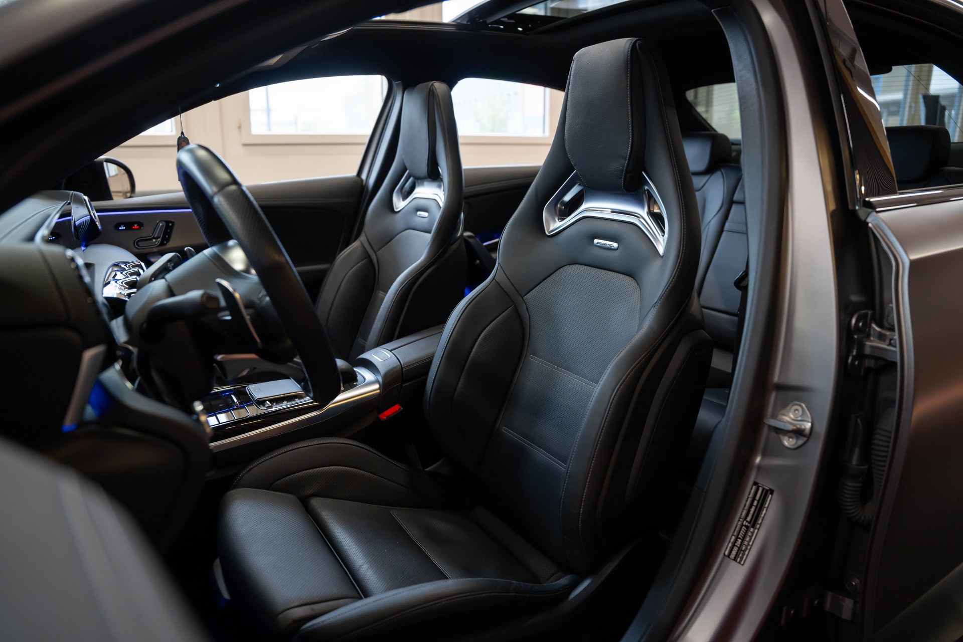 MERCEDES-BENZ A 35 AMG 4Matic Speedshift-image-14
