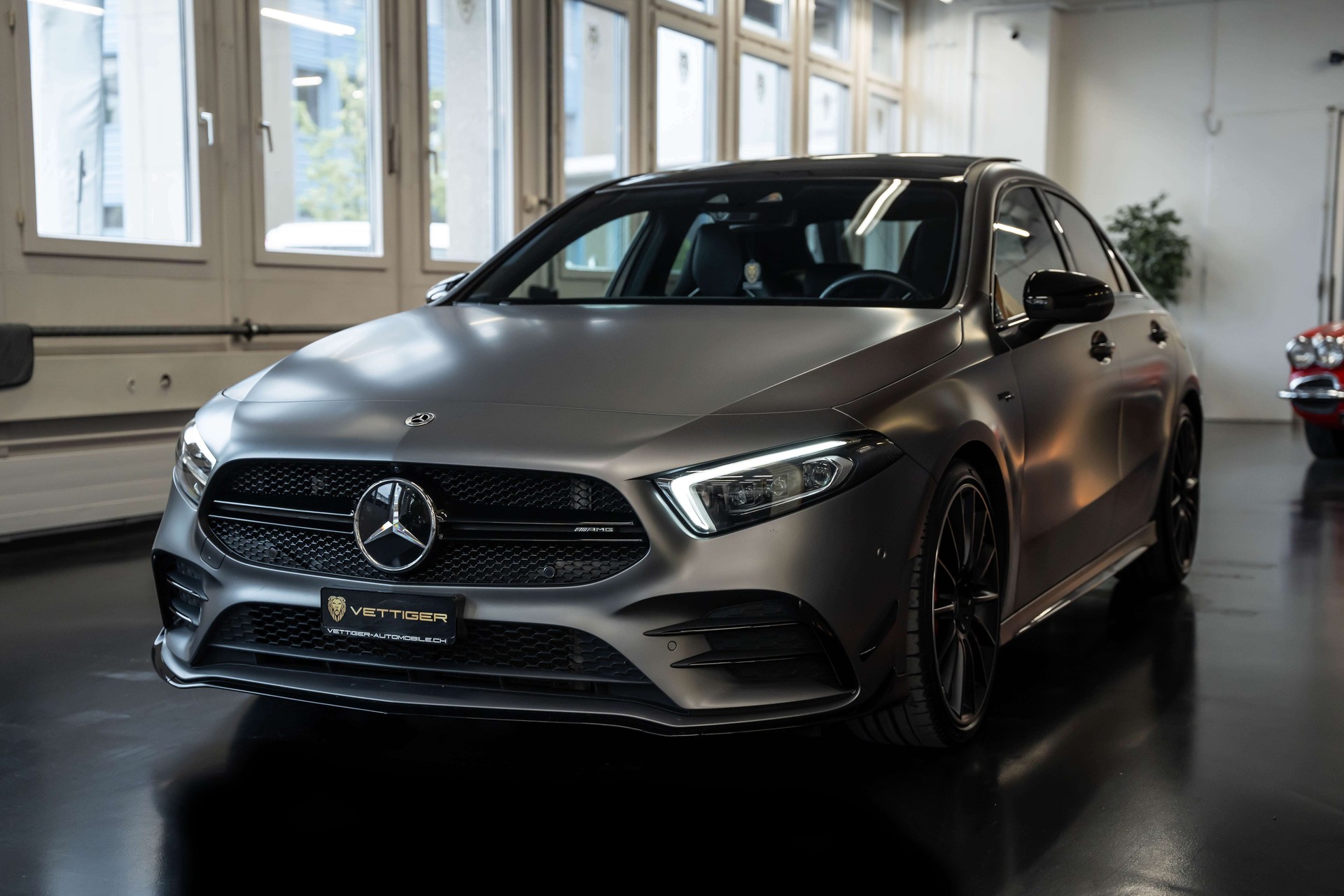 MERCEDES-BENZ A 35 AMG 4Matic Speedshift-image-2